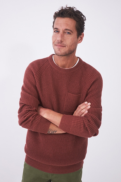 WILLOW TUCK STITCH CREW NECK MID RED 2