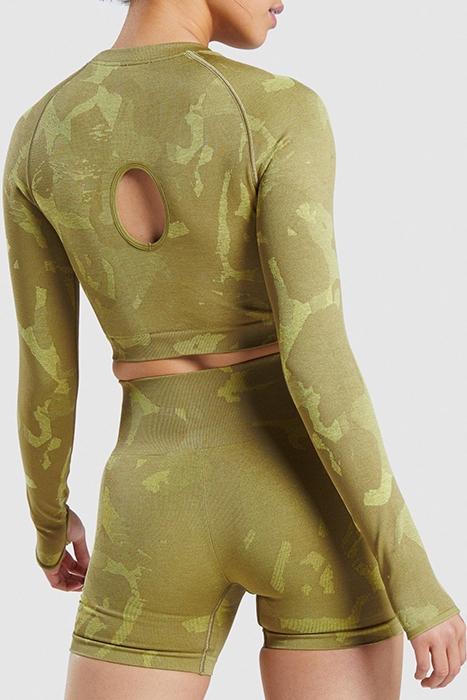 GYMSHARK ADAPT CAMO SEAMLESS LONG SLEEVE CROP TOP SAVANNA |  2