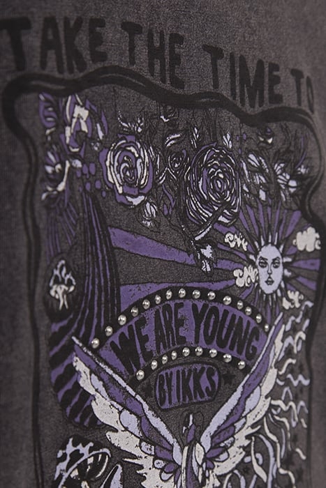 GIRLS’ GREY STUDDED ROCK IMAGE T-SHIRT BLACK USED 6