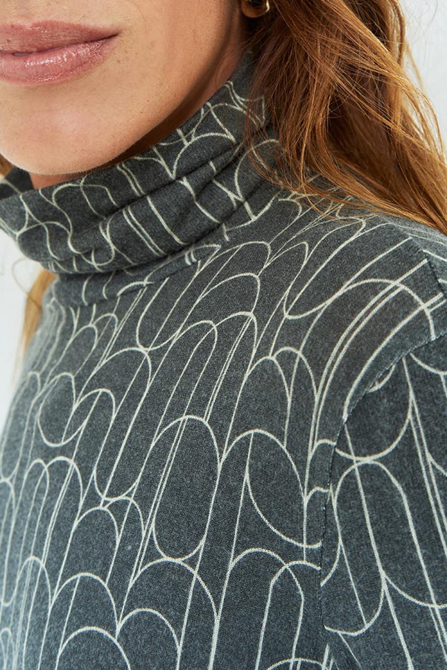 MADLY _ KHAKI ART DECO KNITTED TURTLENECK T-SHIRT KHAKI 5