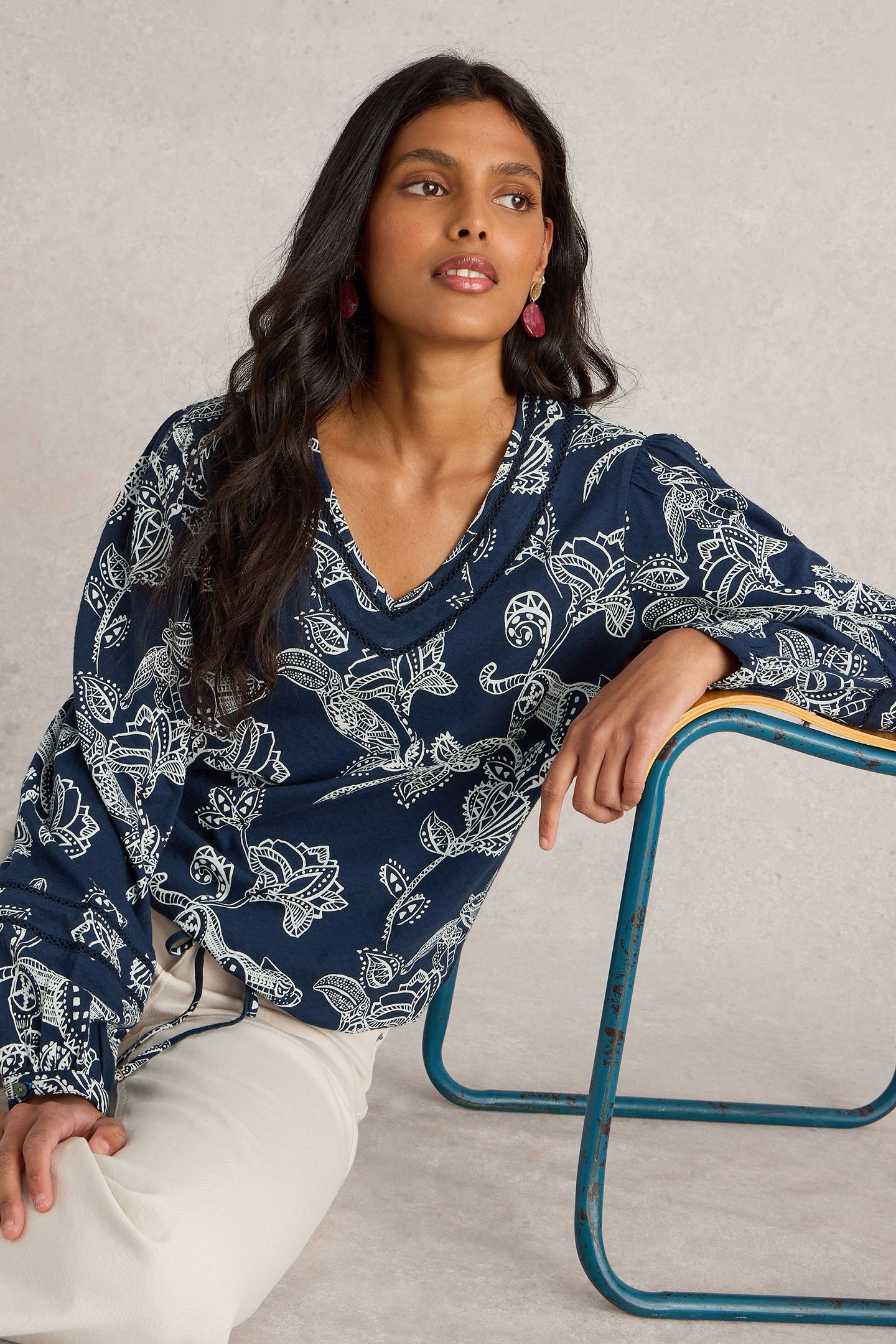 BETTY TIE HEM NAVY PRINT 4