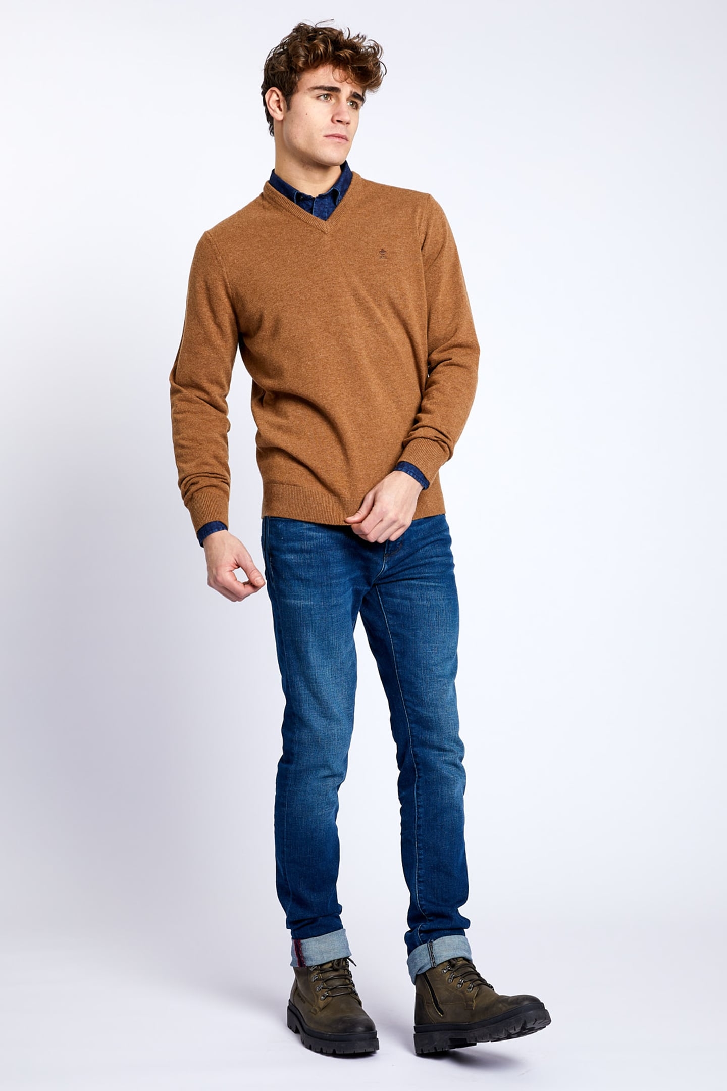 BASIC V-NECK PULLOVER IN BROWN 3