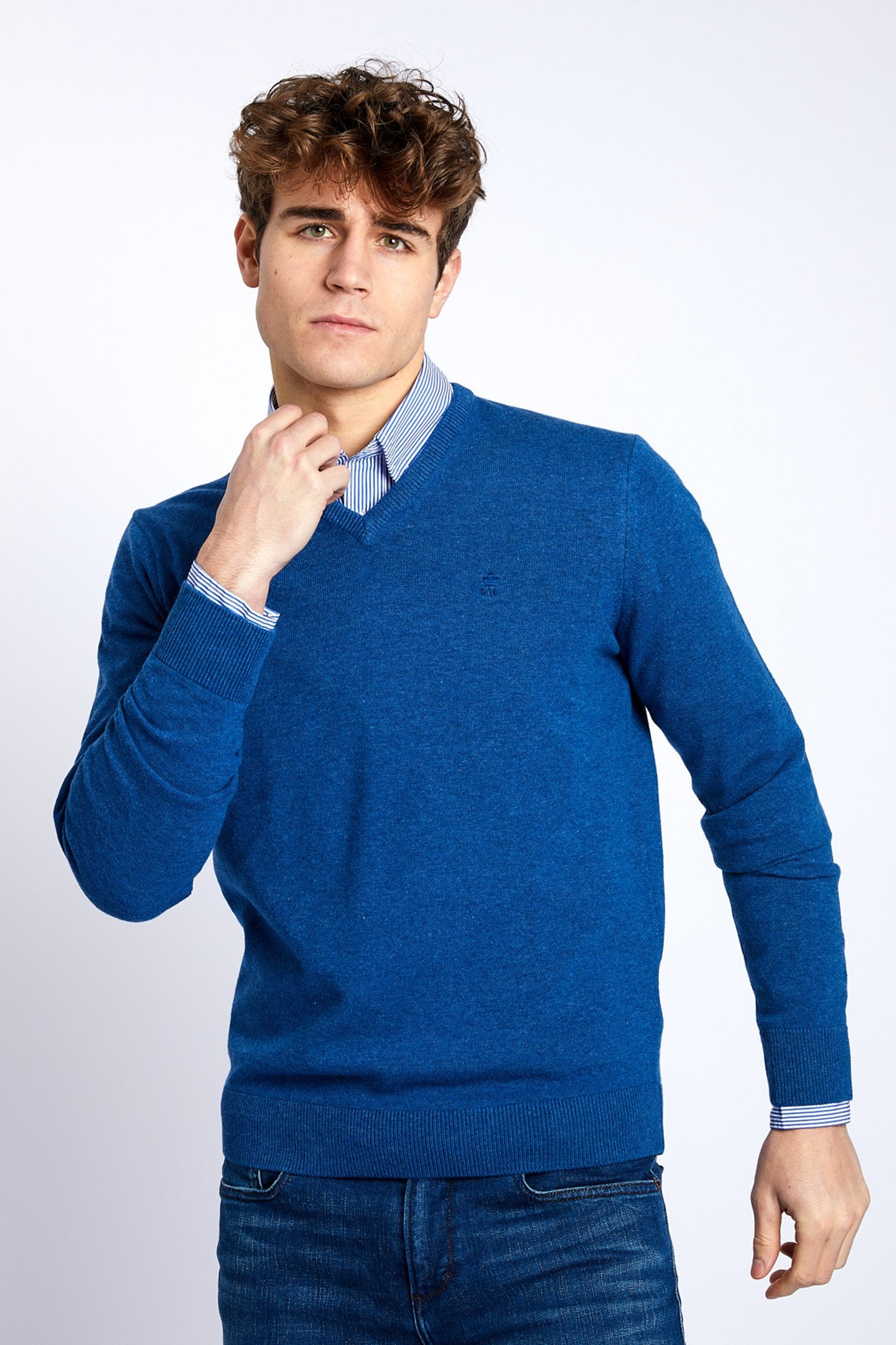 BASIC V-NECK PULLOVER IN BLUE 1