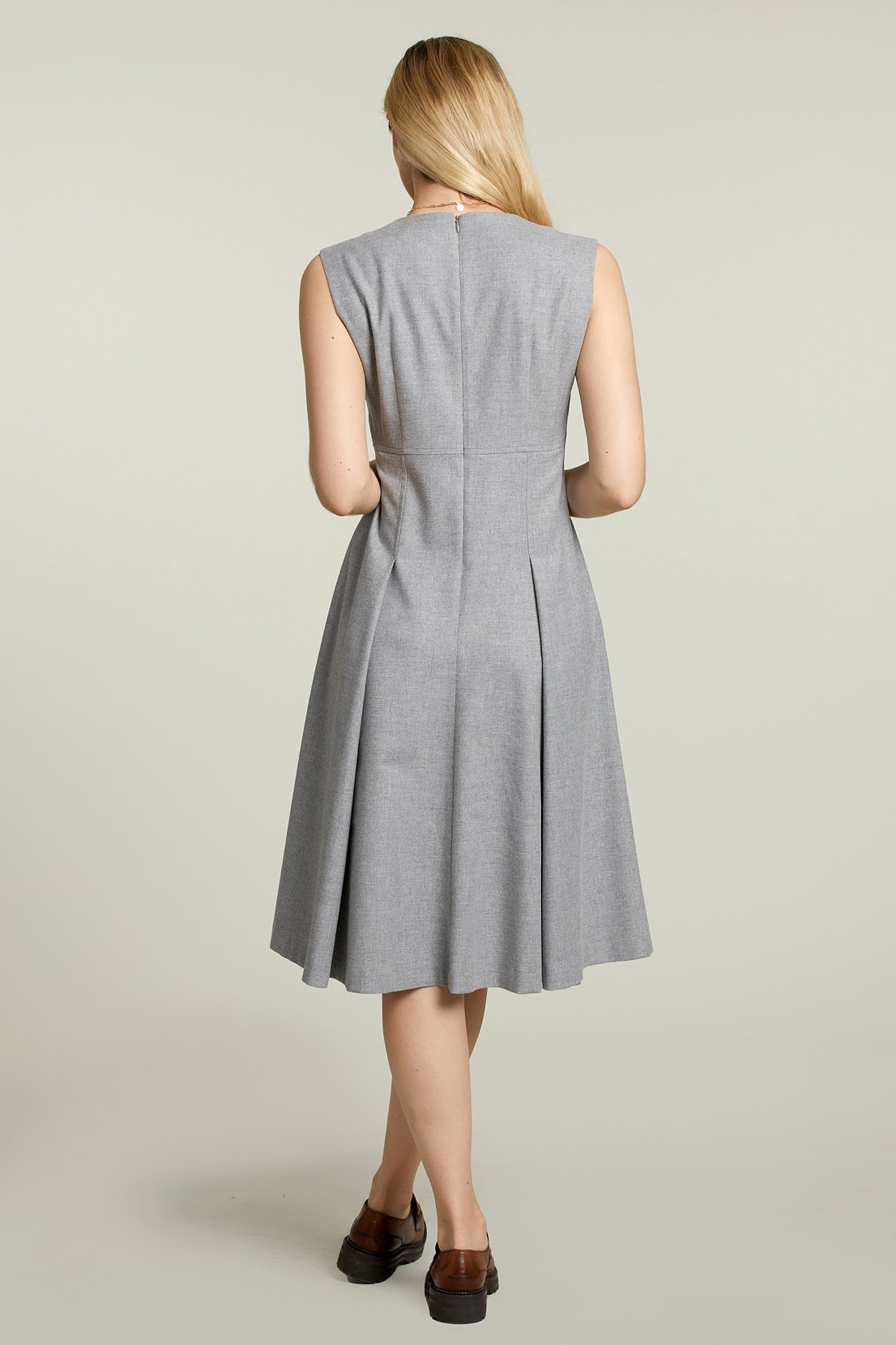 GREY SLEEVELESS V-NECK DRESS 2