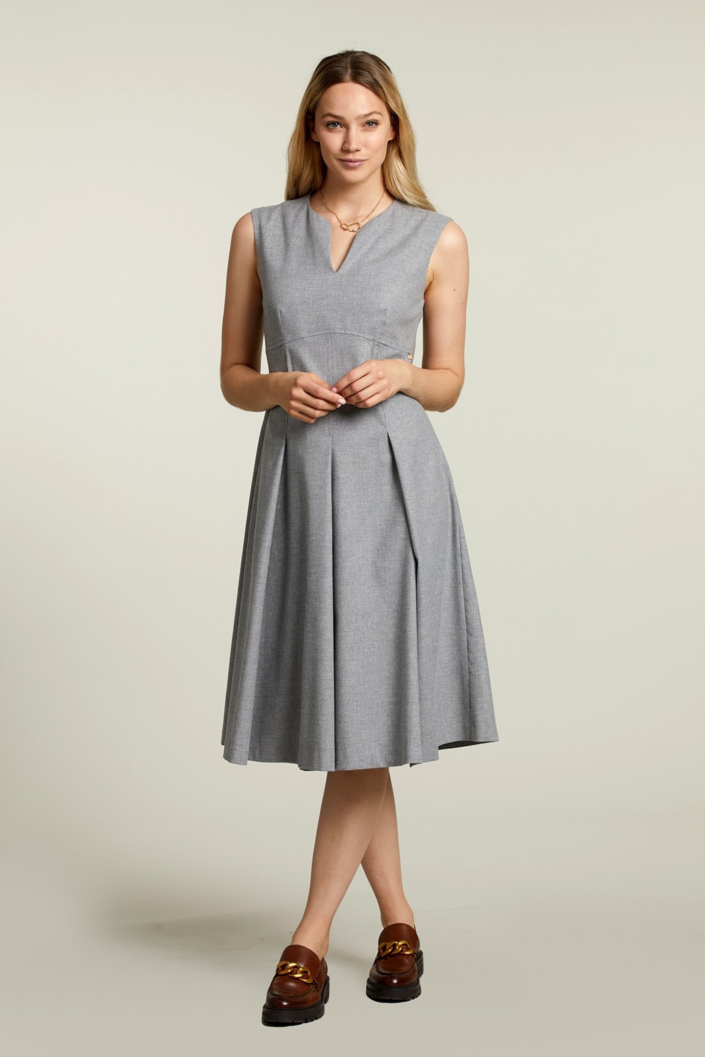 GREY SLEEVELESS V-NECK DRESS 1