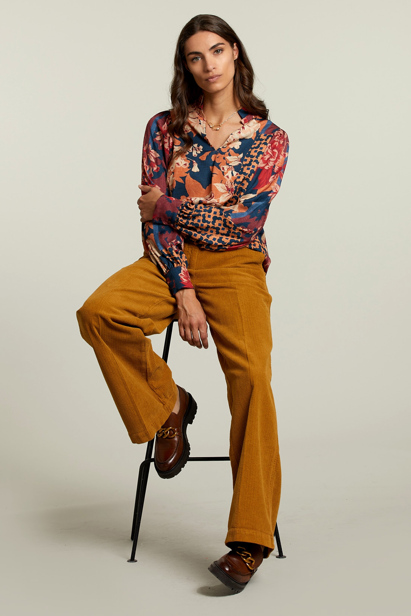 MULTI FANTASY V-NECK BLOUSE 3