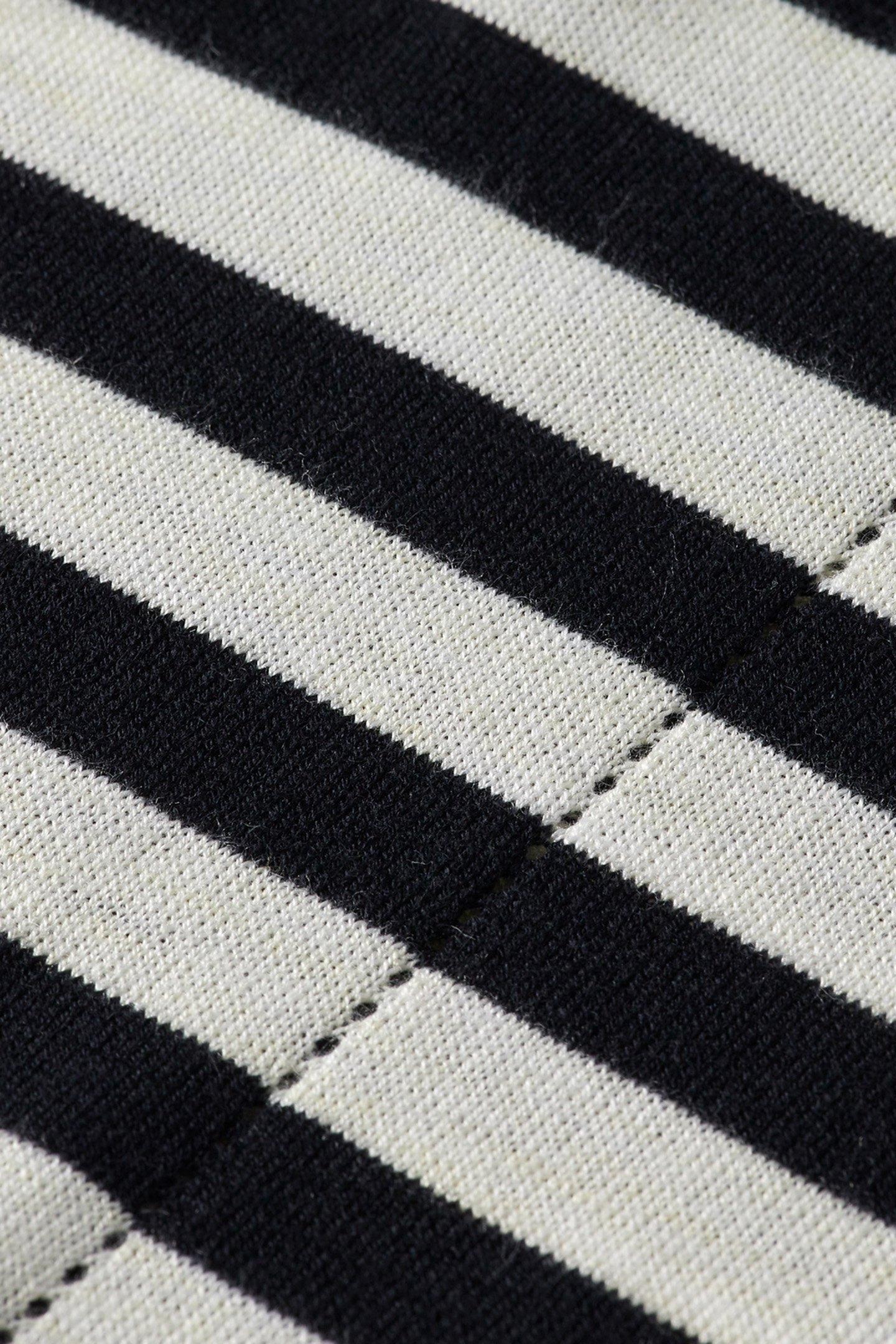 CREW NECK SHORT SLEEVED PULLOVER BLACK AND WHITE STRIPE 7