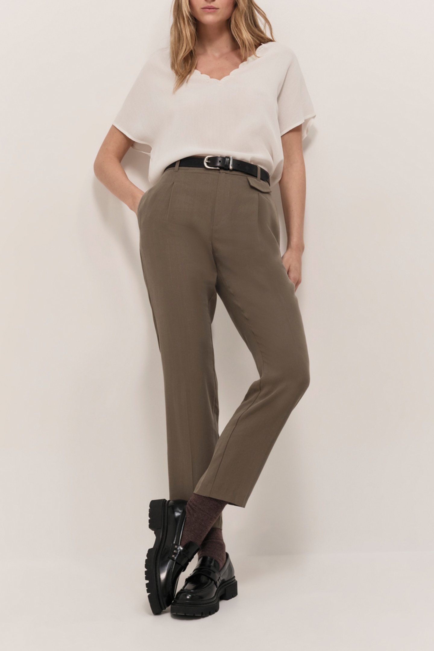 CATALIA - OFF WHITE TOP WITH TONE-ON-TONE EMBROIDERY 4