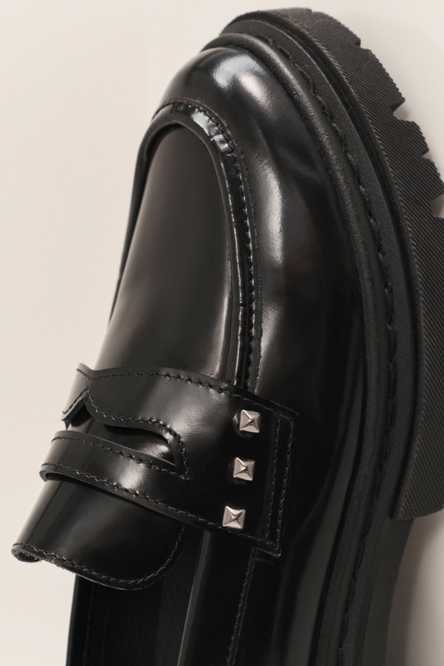 O.MAYA - BLACK NOTCHED LOAFERS IN GLACÉ LEATHER 3