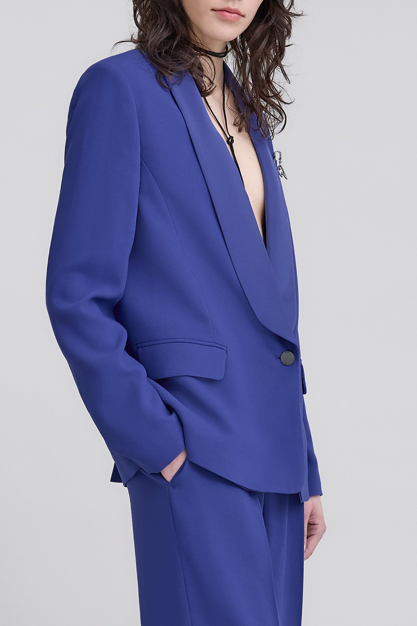 OVERSIZED SHAWL COLLAR SUIT JACKET IN ROYAL BLUE 7