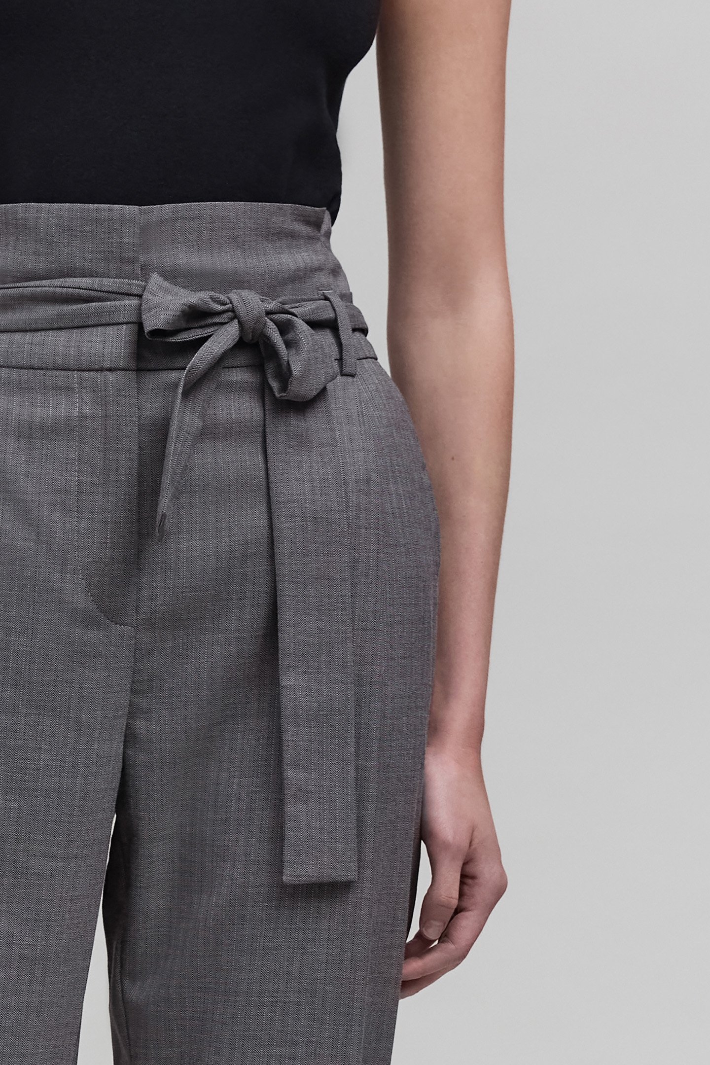 7/8TH GREY HERRINGBONE CARROT PANTS 6