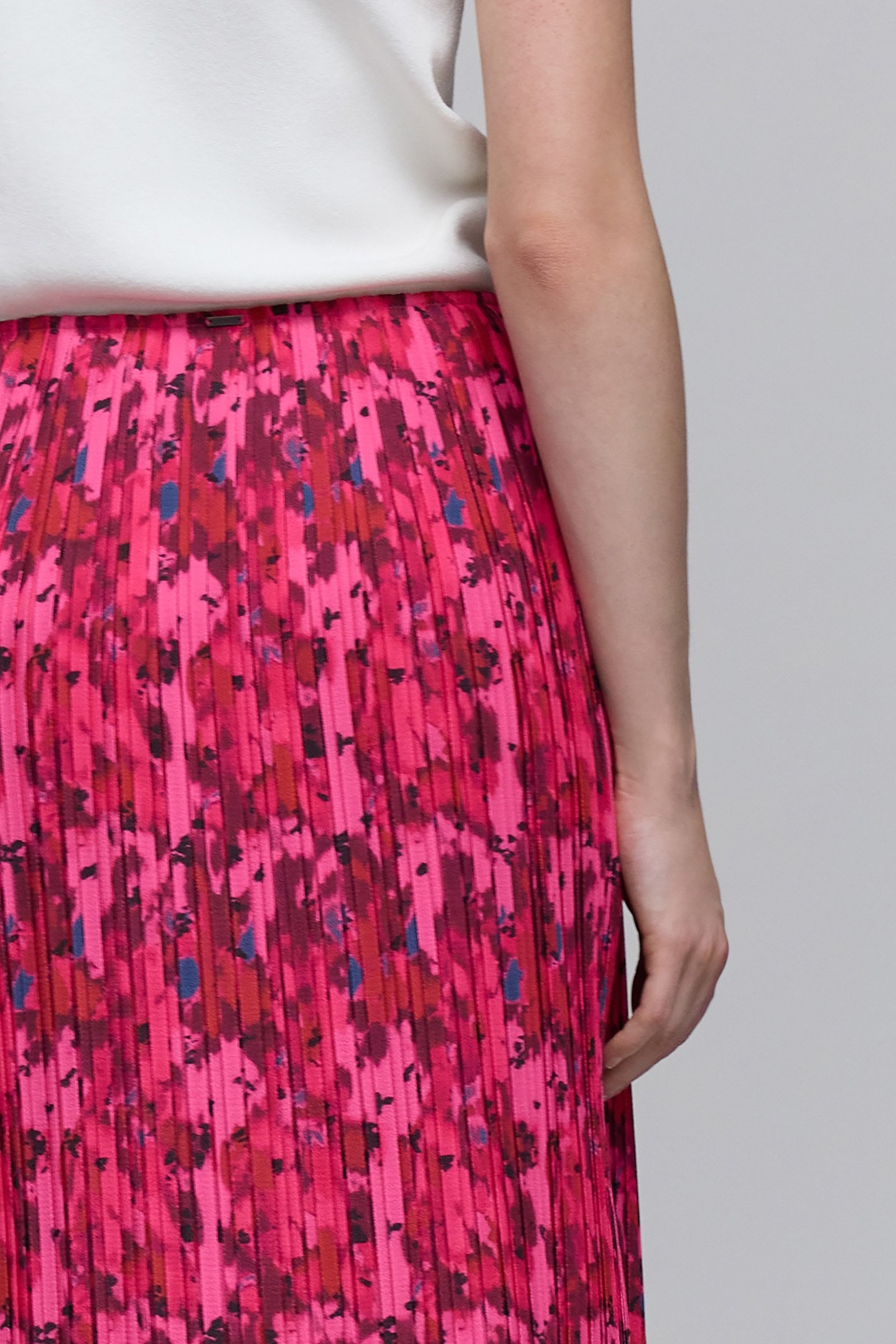 PINK PLEATED SKIRT WITH ORIGAMI FLOWER PRINT 5