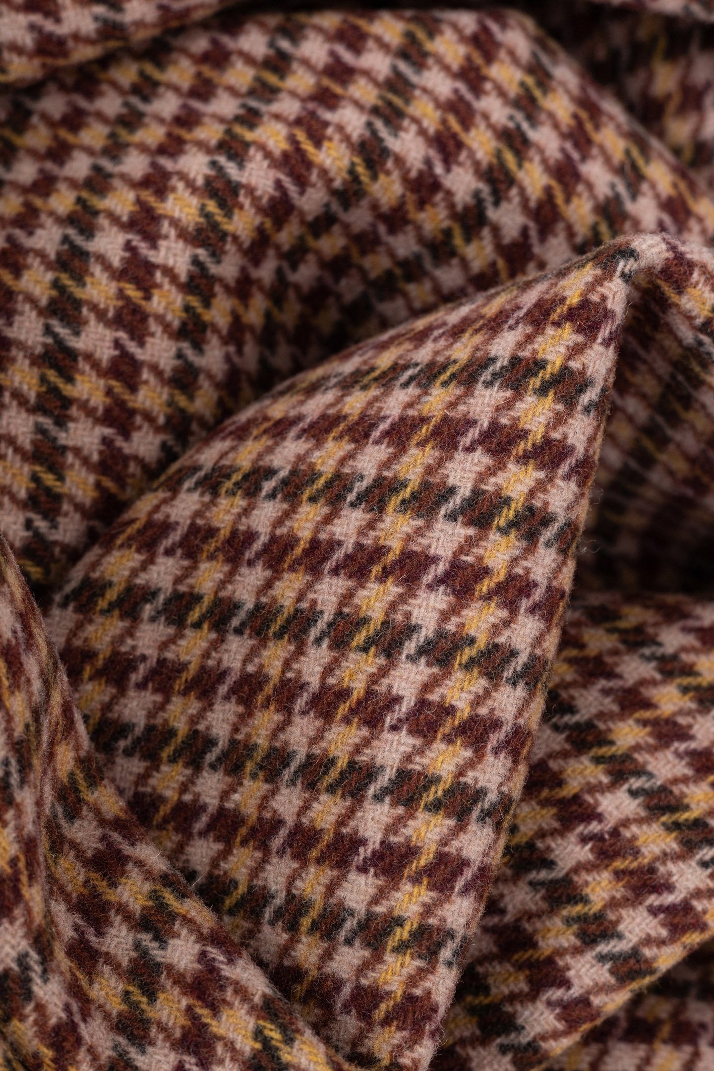 RED LONG COAT WITH HOUNDSTOOTH PATTERN 6