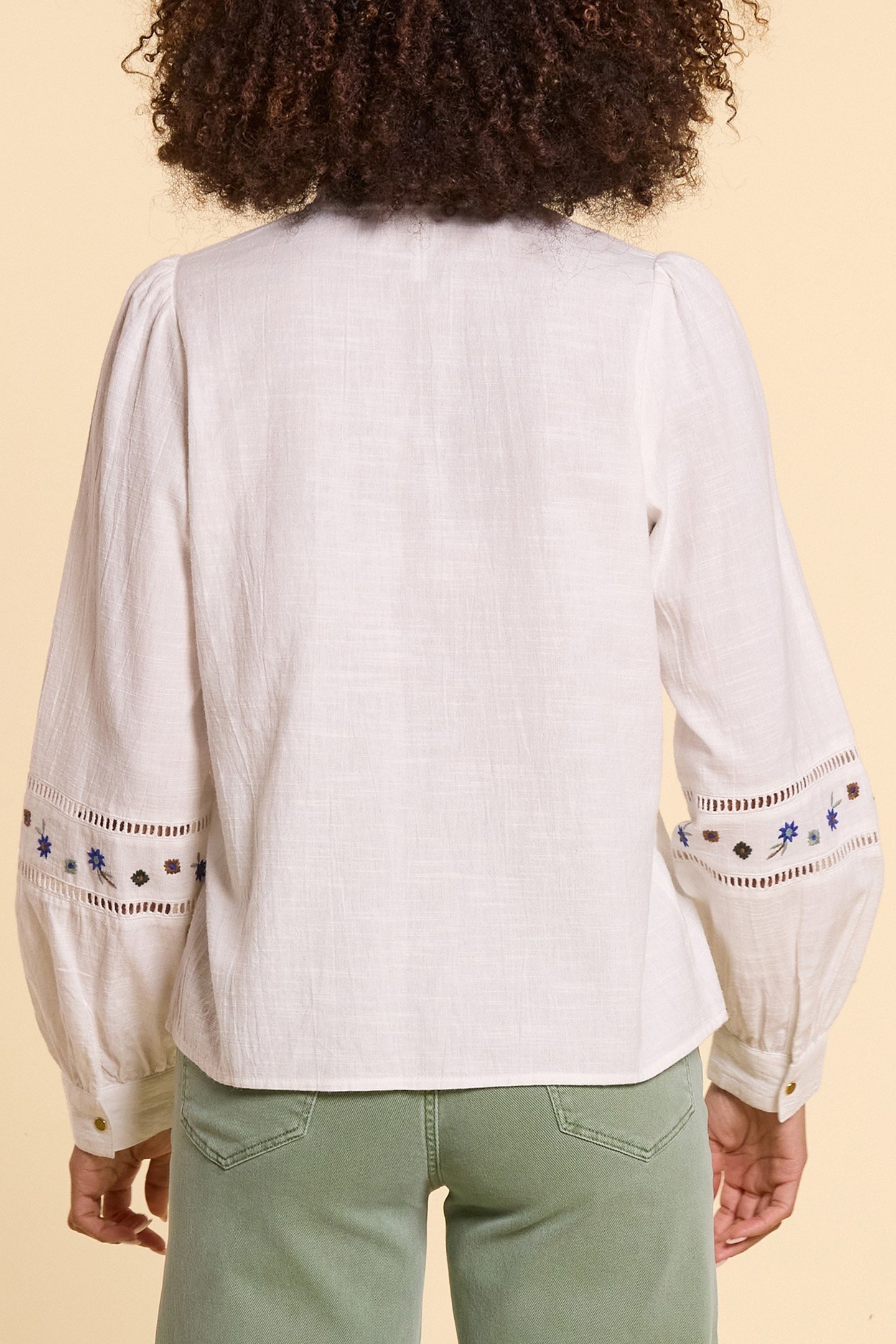 OFF-WHITE BLOUSE WITH FLOWER EMBROIDERY 2