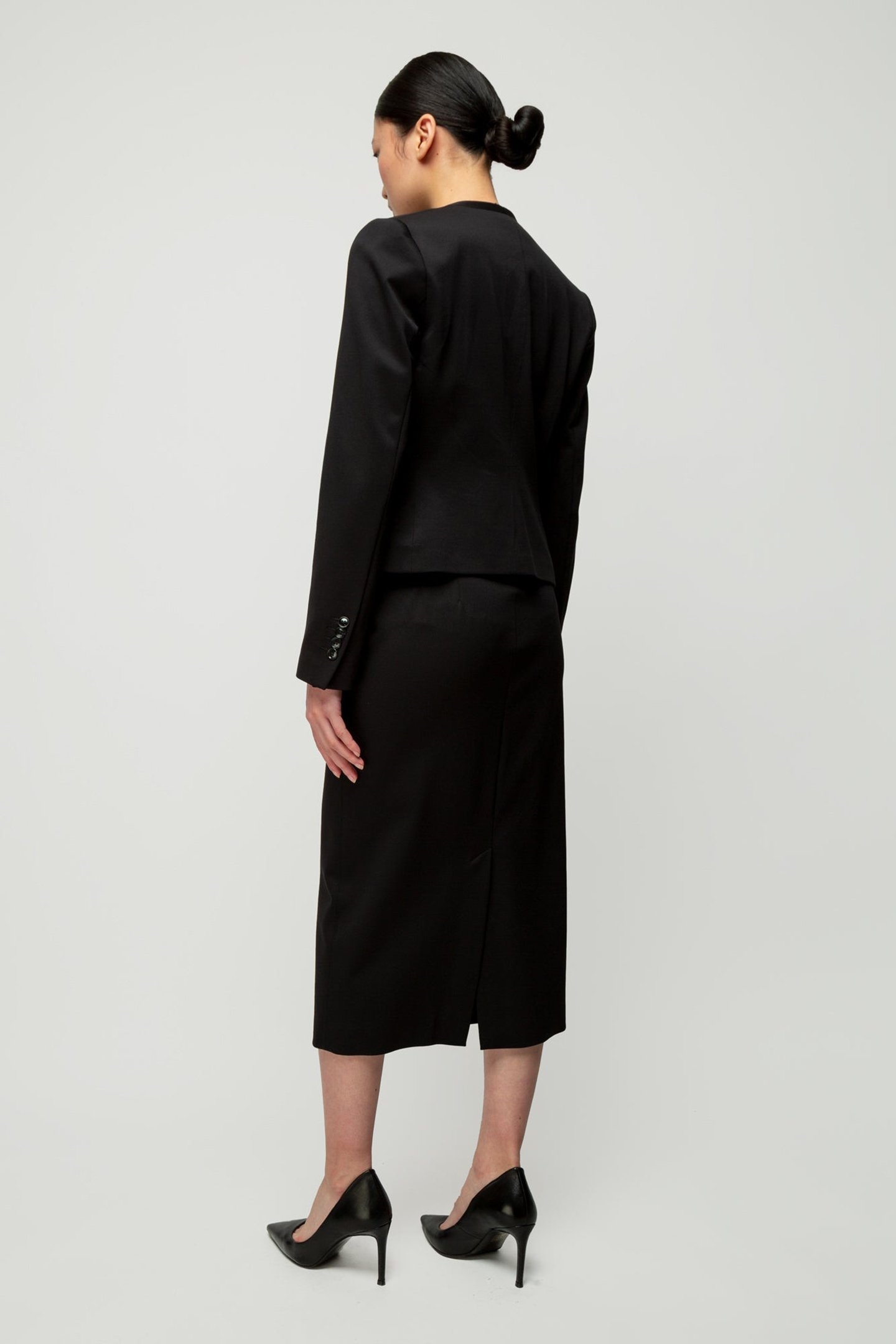 COLBERT SHORT ONE BUTTON BLACK 3