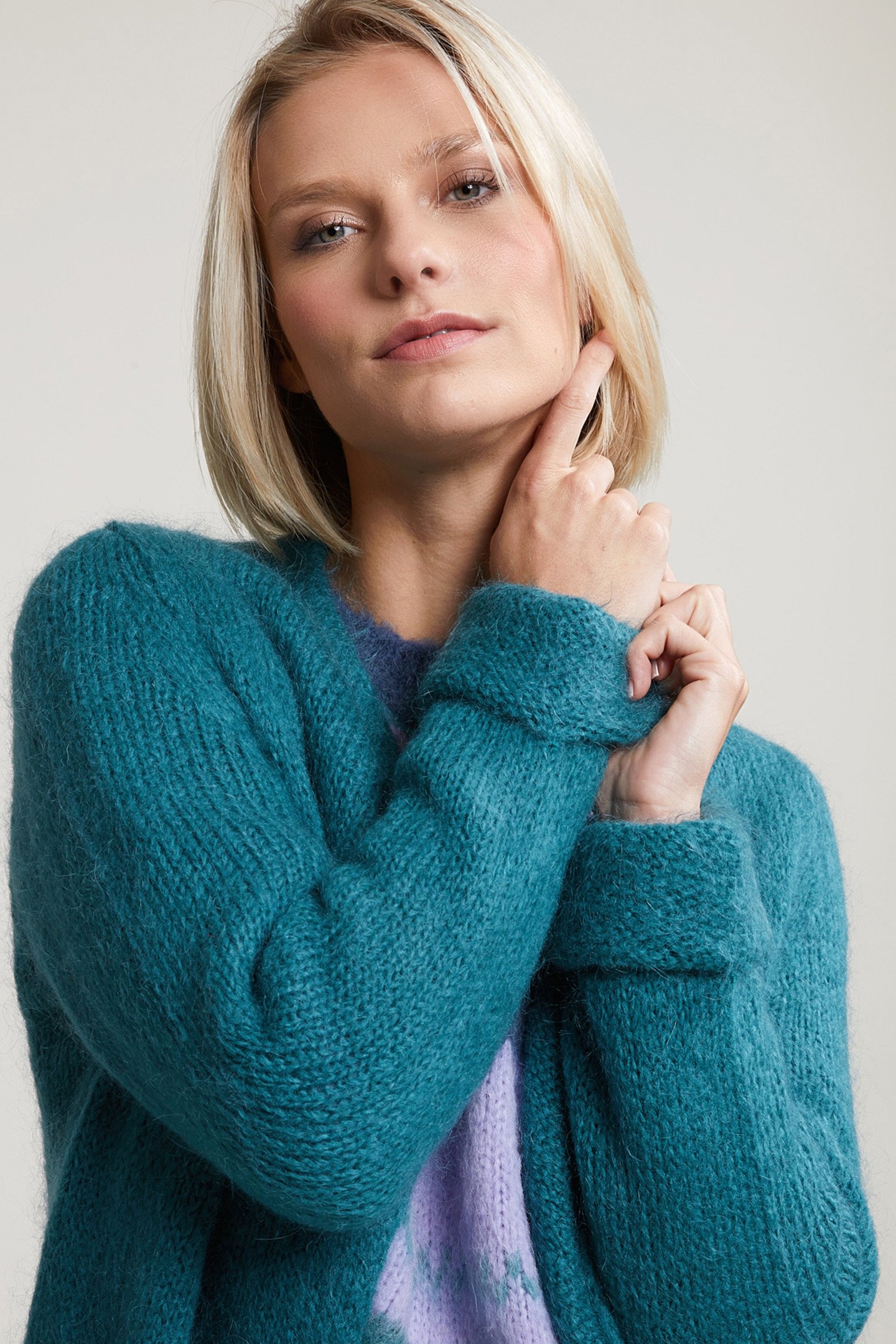GREEN V-NECK CARDIGAN LONG SLEEVES 4