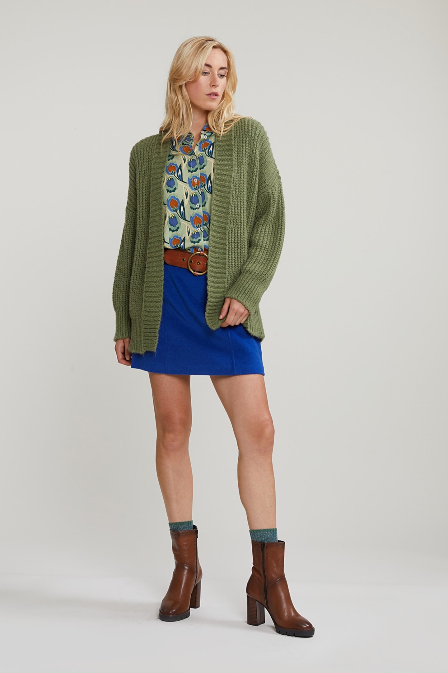 GREEN SHORT V-NECK CARDIGAN 3
