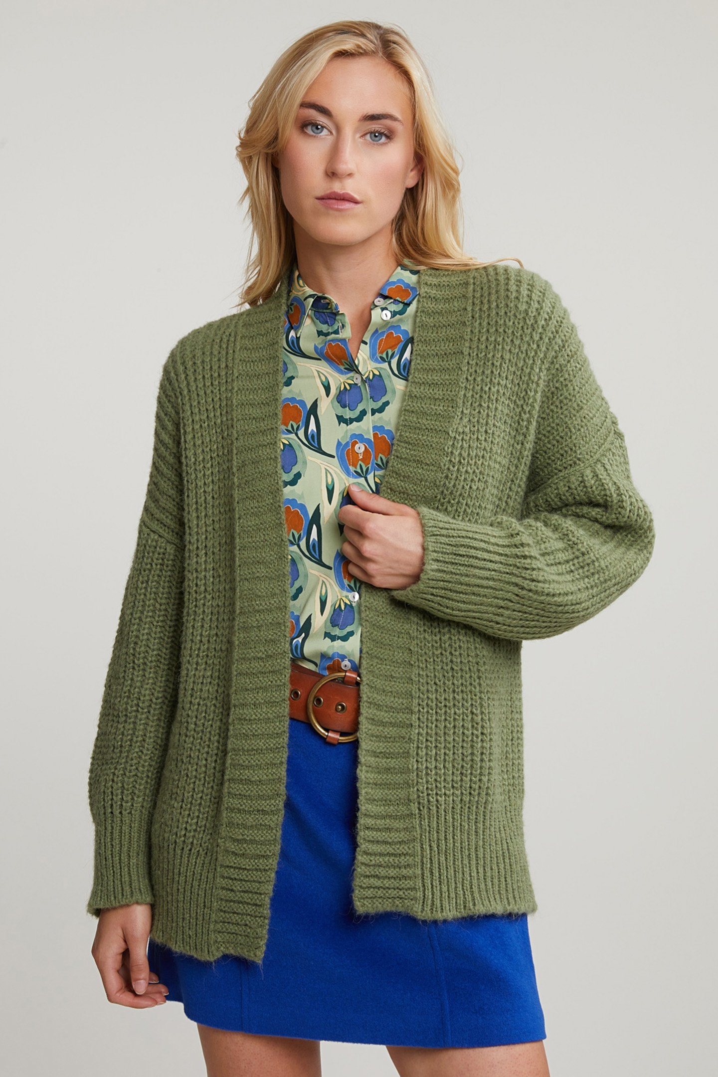GREEN SHORT V-NECK CARDIGAN 1