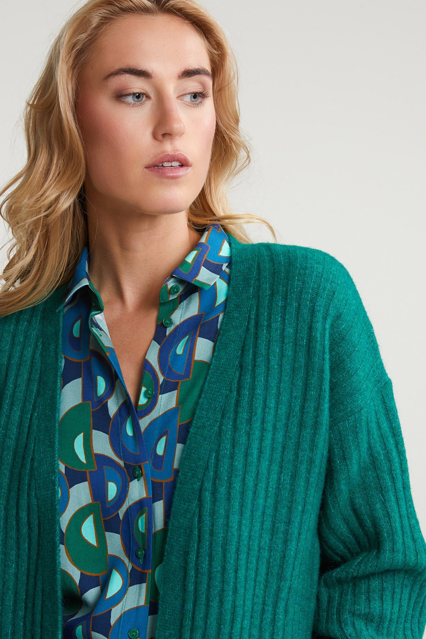 GREEN WOOLEN V-NECK CARDIGAN 4