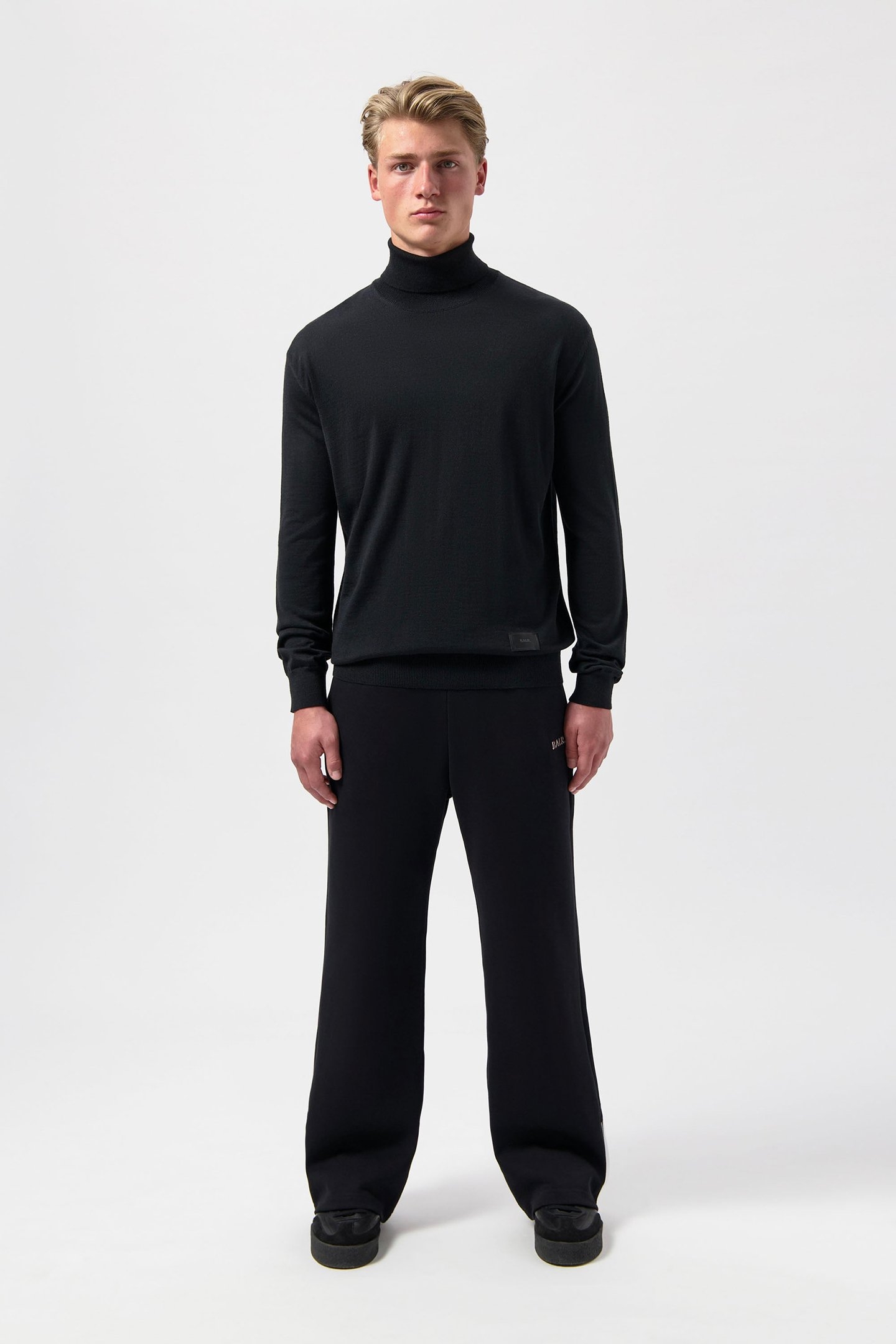 Q-SERIES REGULAR FIT FINE KNIT TURTLENECK JET BLACK 2