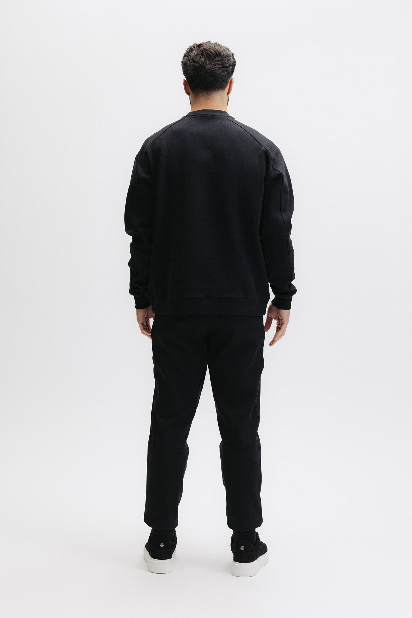 Q SERIES CREWNECK JET BLACK 2