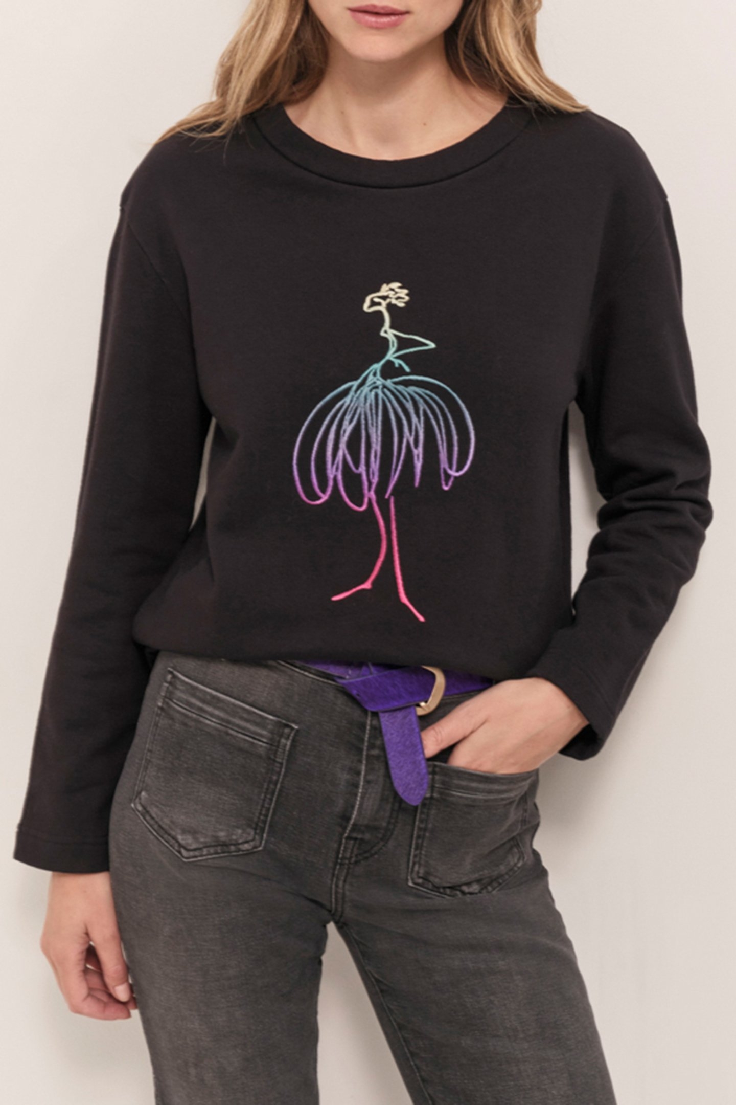 MAMOUR - BLACK FLEECE SWEATSHIRT WITH EMBROIDERED DANCER DES 1
