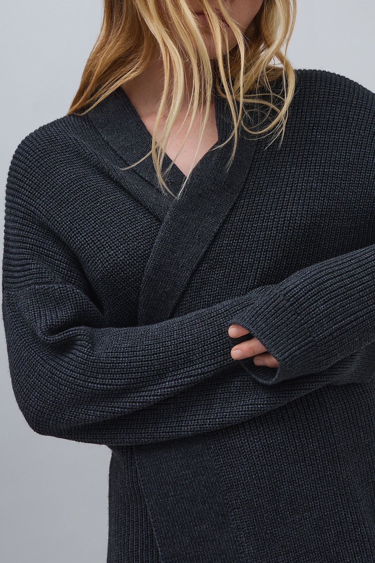 INTARSIA BACK KNIT ANTHRACITE CARDIGAN 7