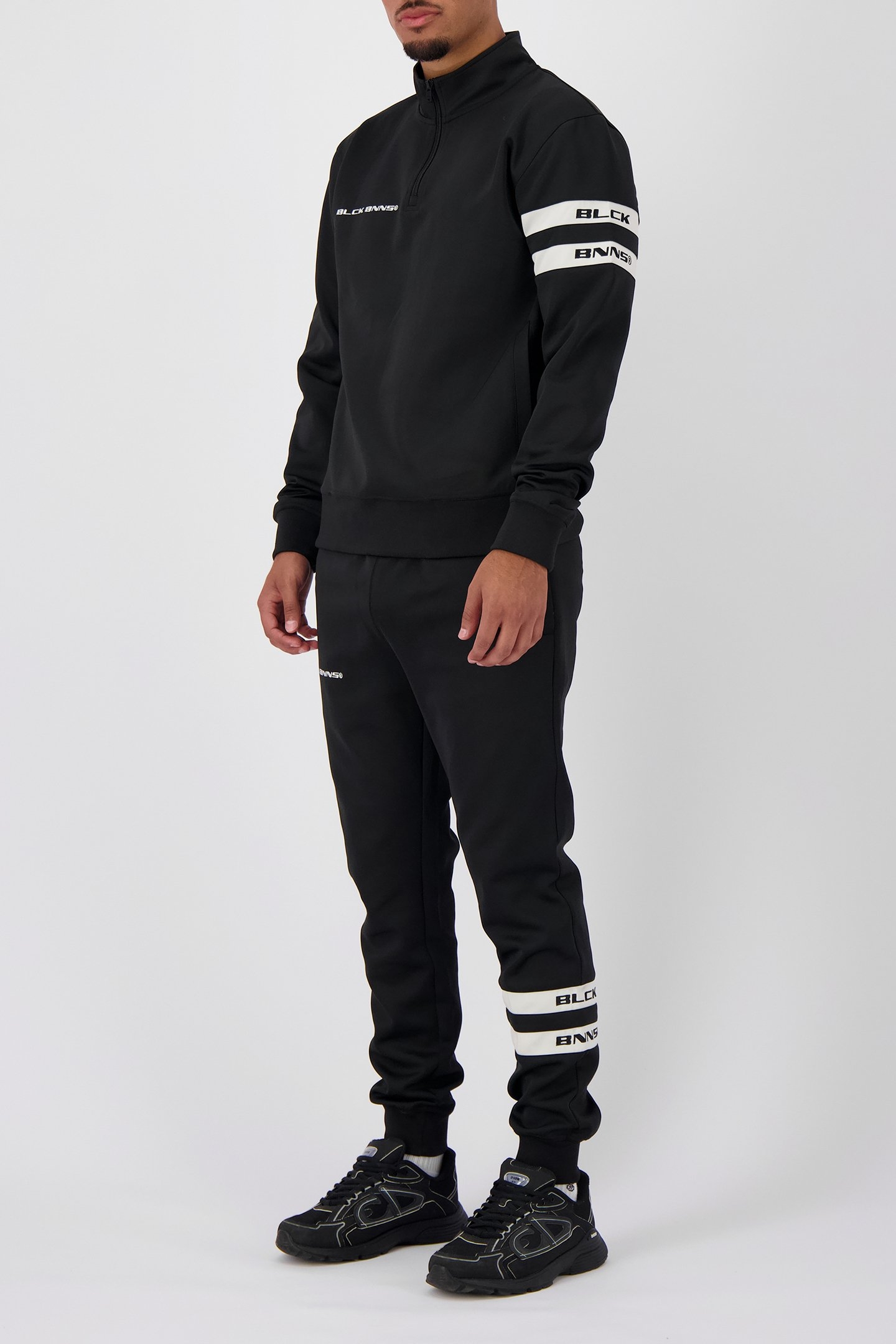 CHARGE TRACKPANTS BLACK 4