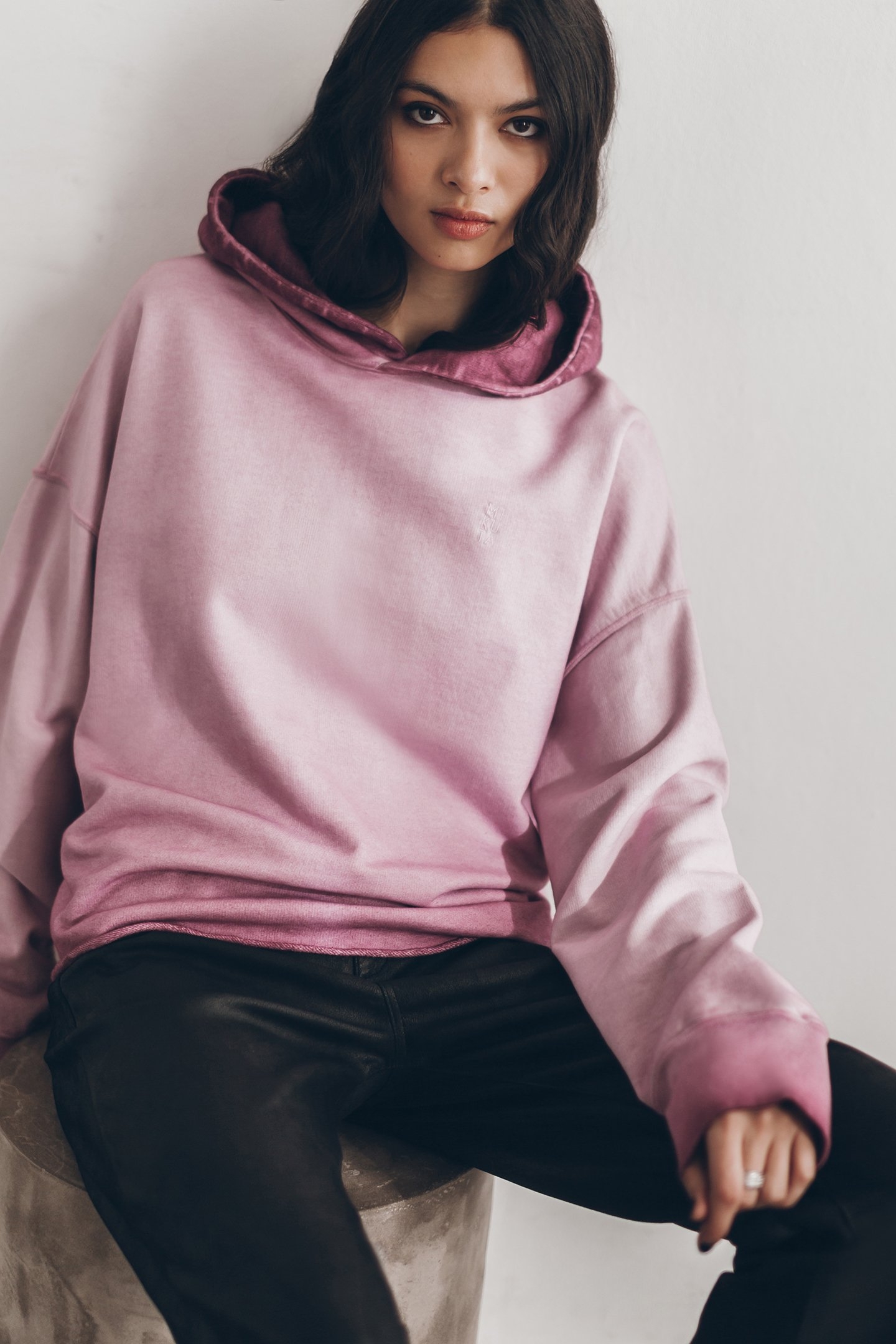 THE PINK CROPPED BASE HOODIE 3