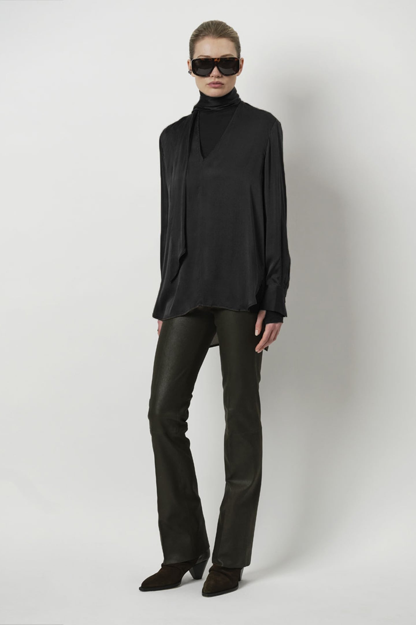 MYSTÈRE SCARF SILK BLOUSE RAVEN 1