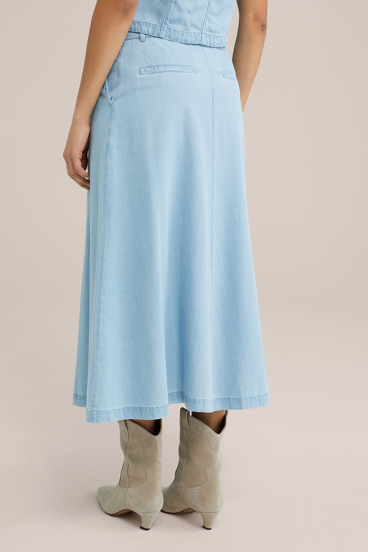 SKIRT MEDIUM LENGTH LIGHT BLUE 2