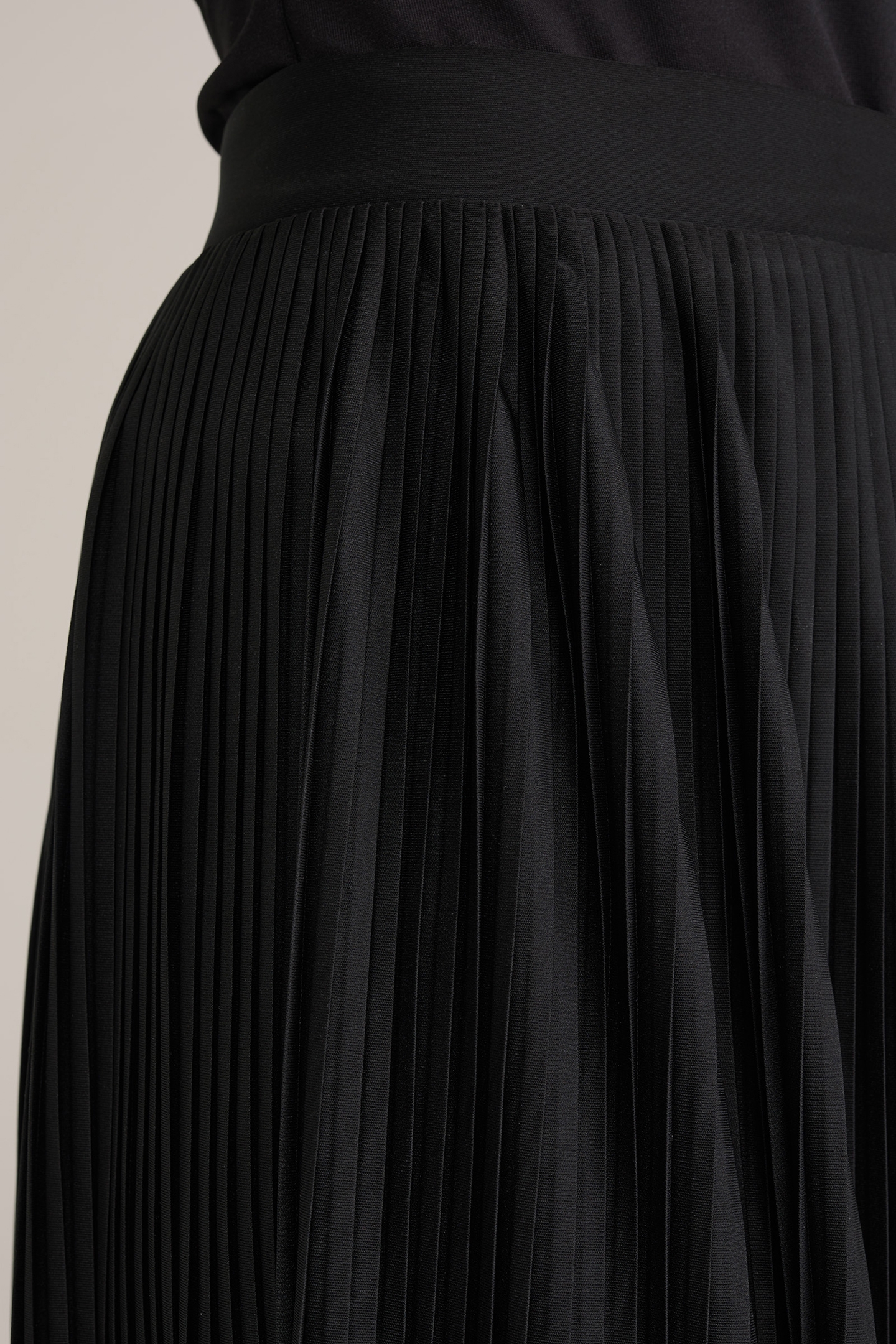 SKIRT MEDIUM LENGTH BLACK 5