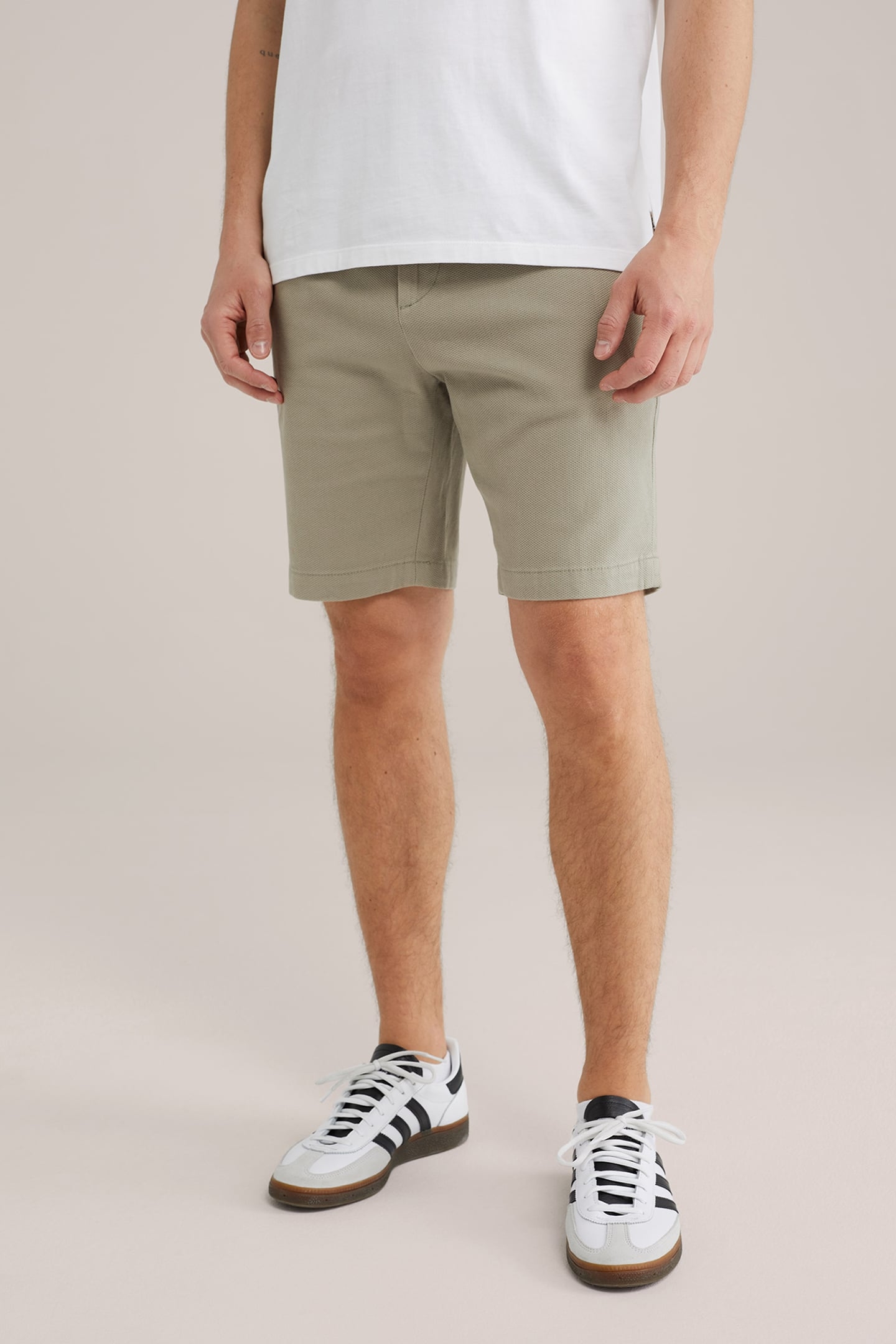 SHORT GREYISH GREEN 1