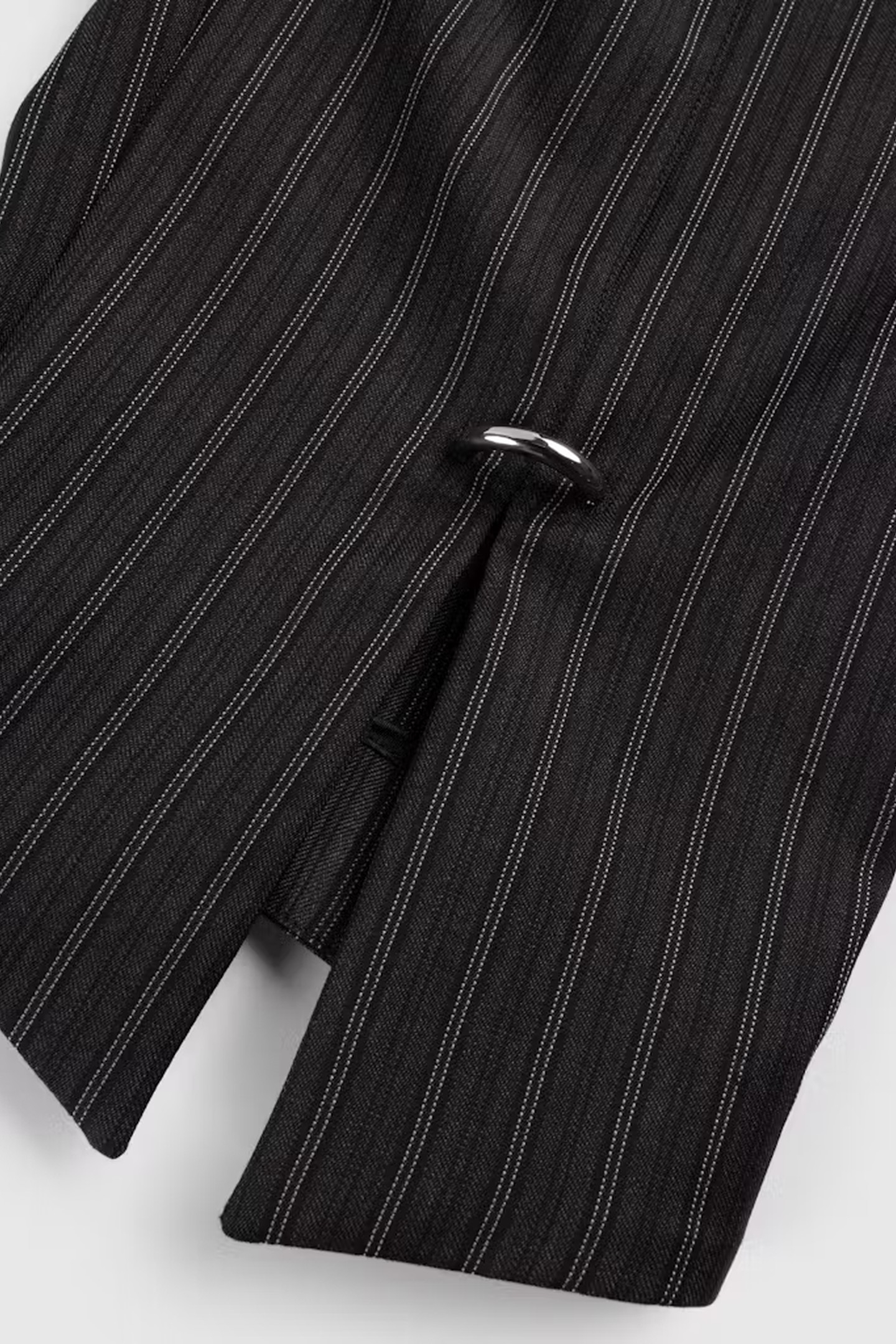 MUGLER – PINSTRIPE PIERCED CAPRI PANTS BLACK 3