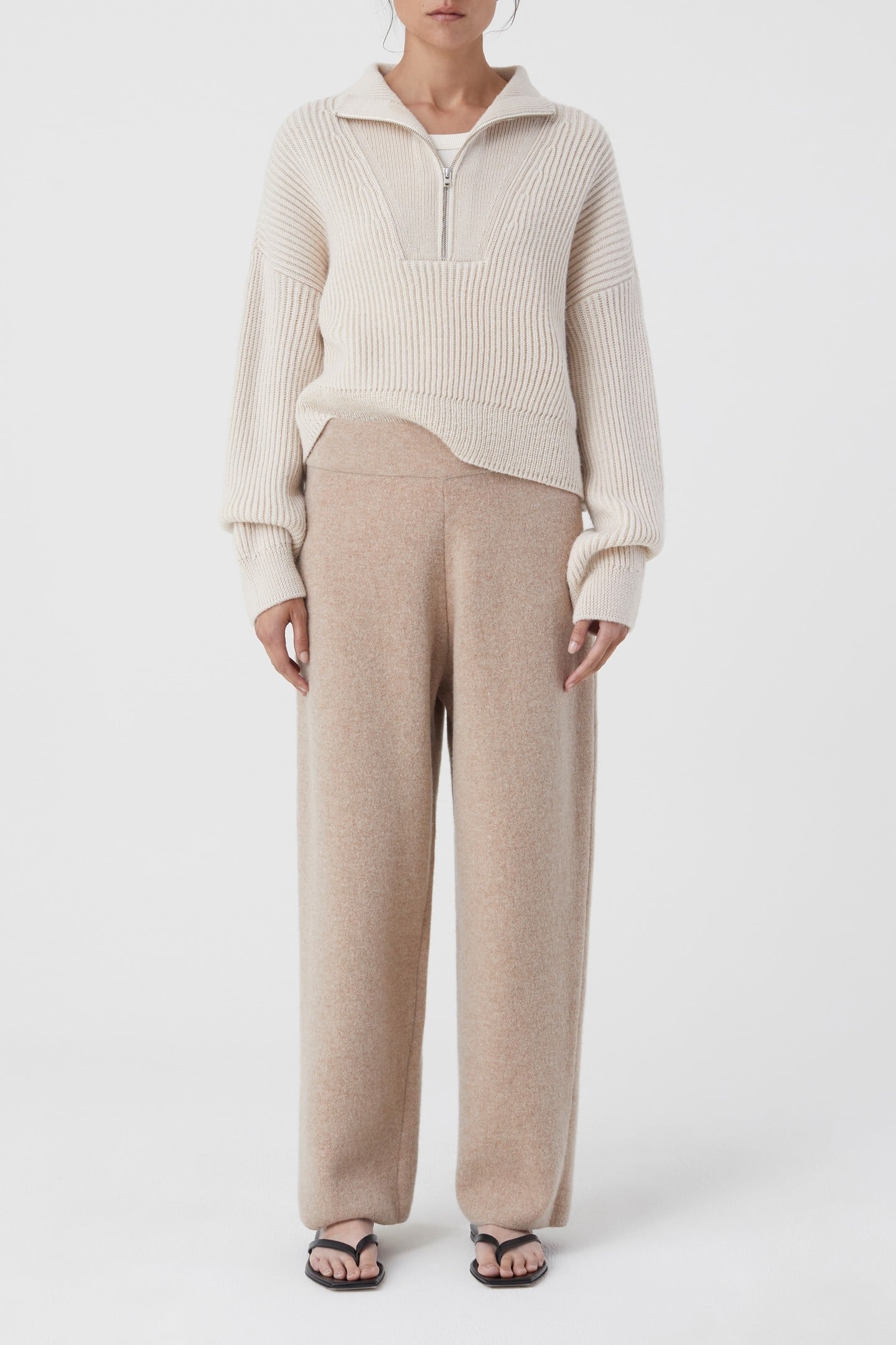 KNITTED JOGGER PANTS CHINO BEIGE 7