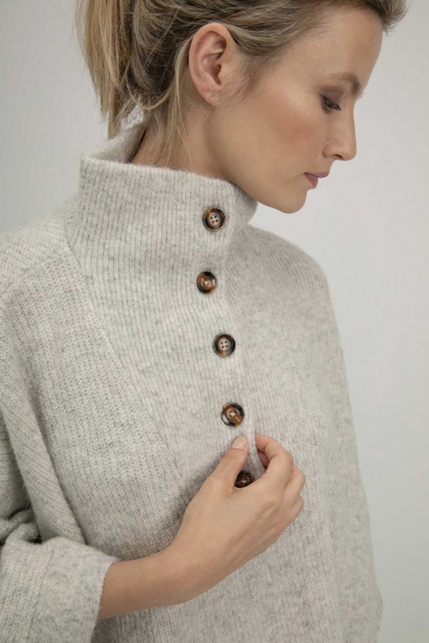 SAMIRA PONCHO LIGHT GREY 3