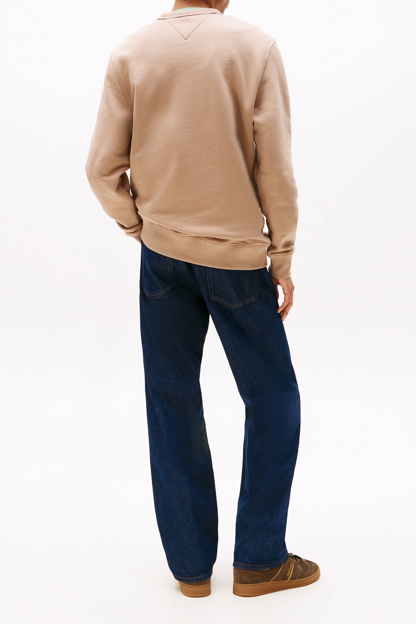TONAL TOMMY BADGE CREW NECK SWEATSHIRT COASTAL TAUPE 3