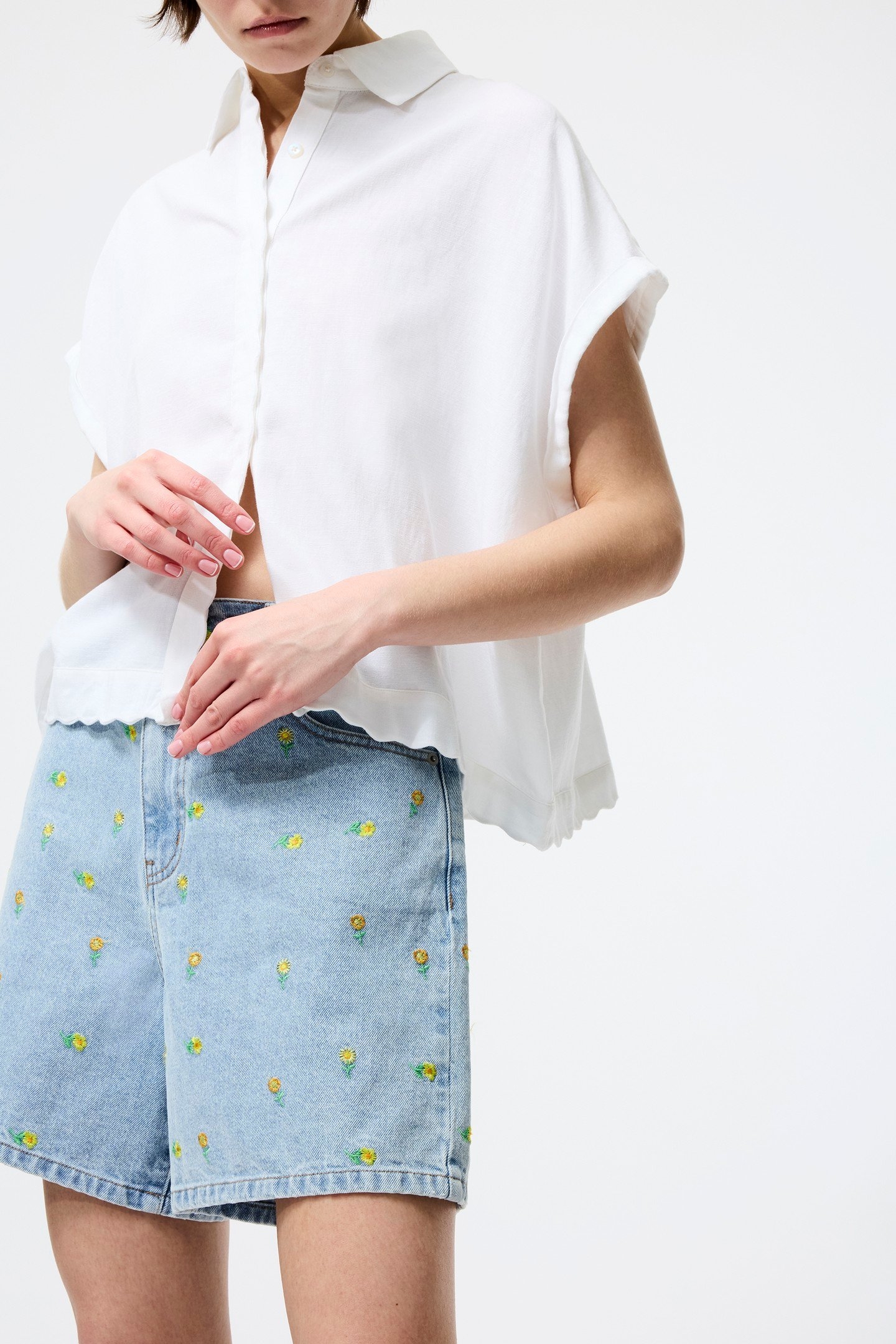 DALLAS EMBROIDERED SHORTS LIGHT WASH 1