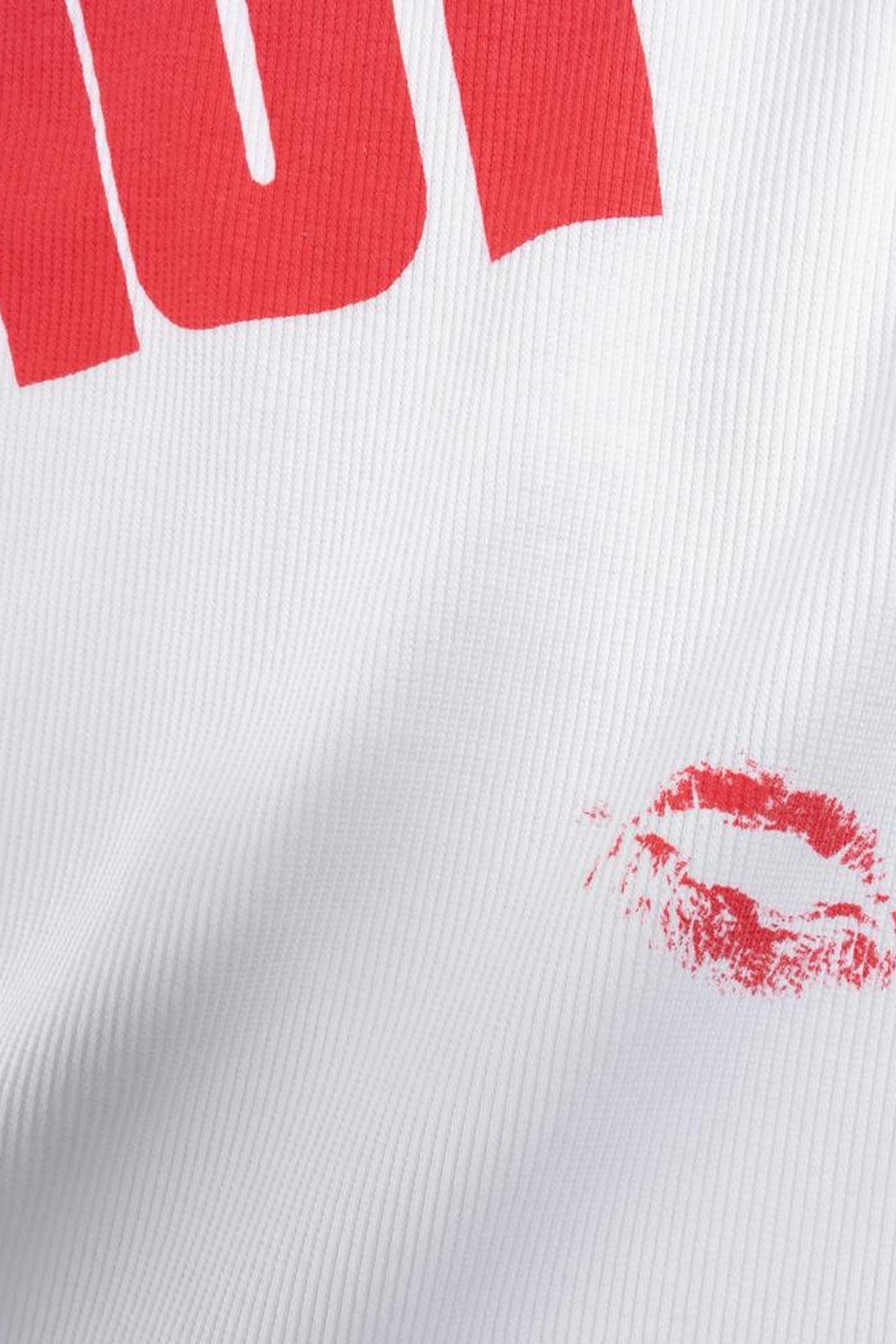 CARNE BOLLENTE – KISS ME I'M HOT TANK TOP 1