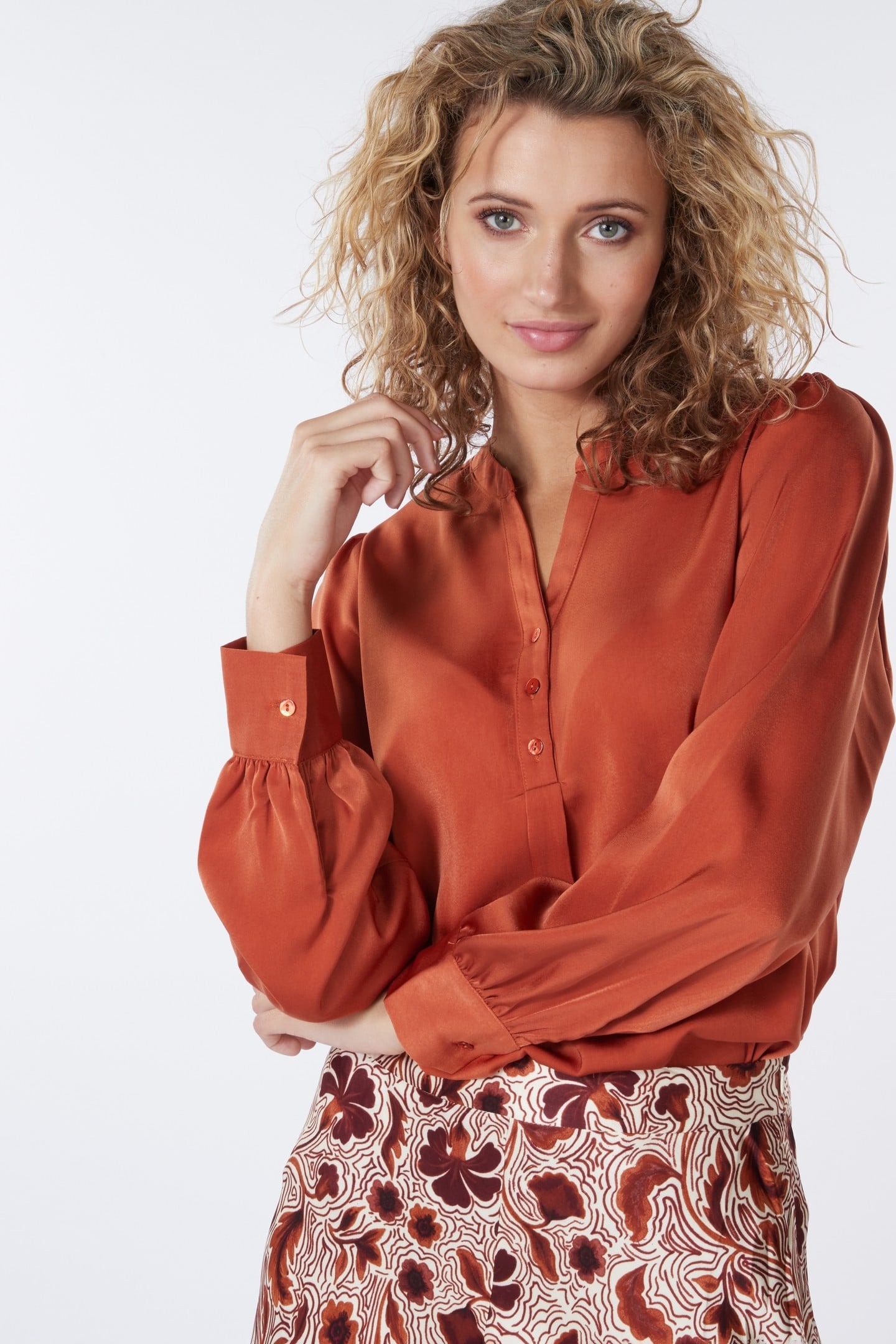BLOUSE V-NECK SATEEN AUTUMN GLAZE 1