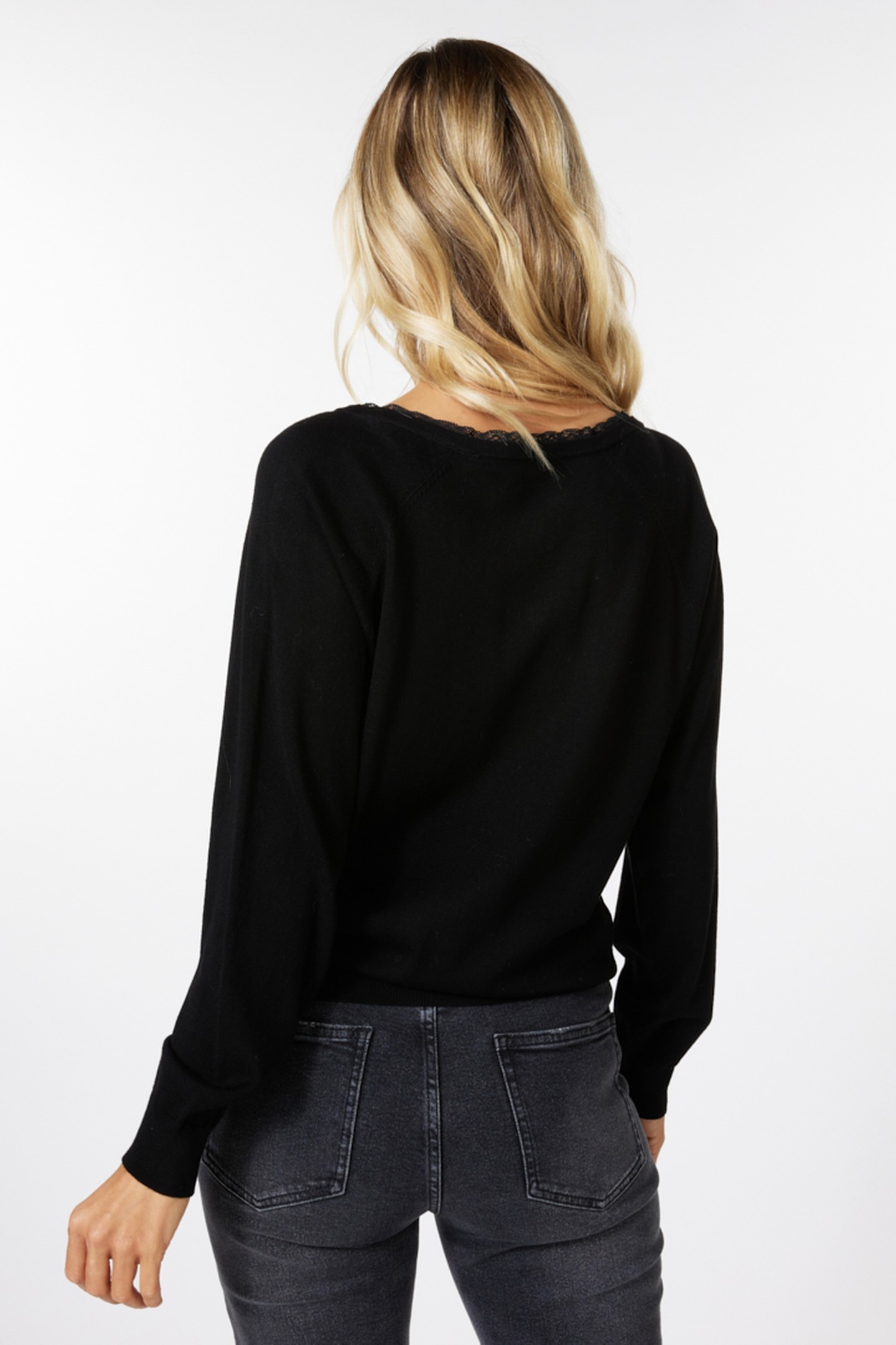 SWEATER V-NECK LACE BLACK 4