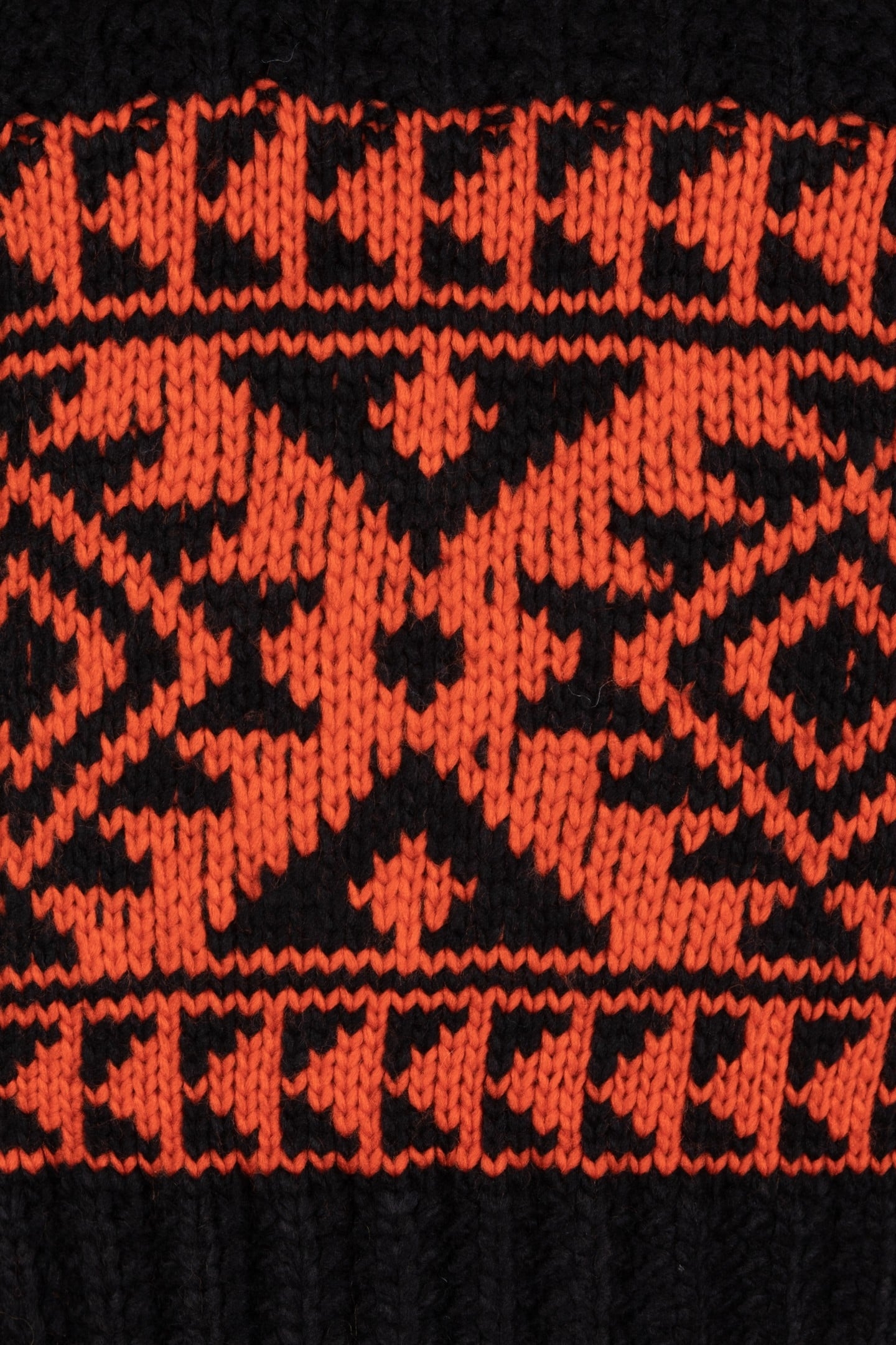 SWEATER JACQUARD FRINGES BLACK / RED 7