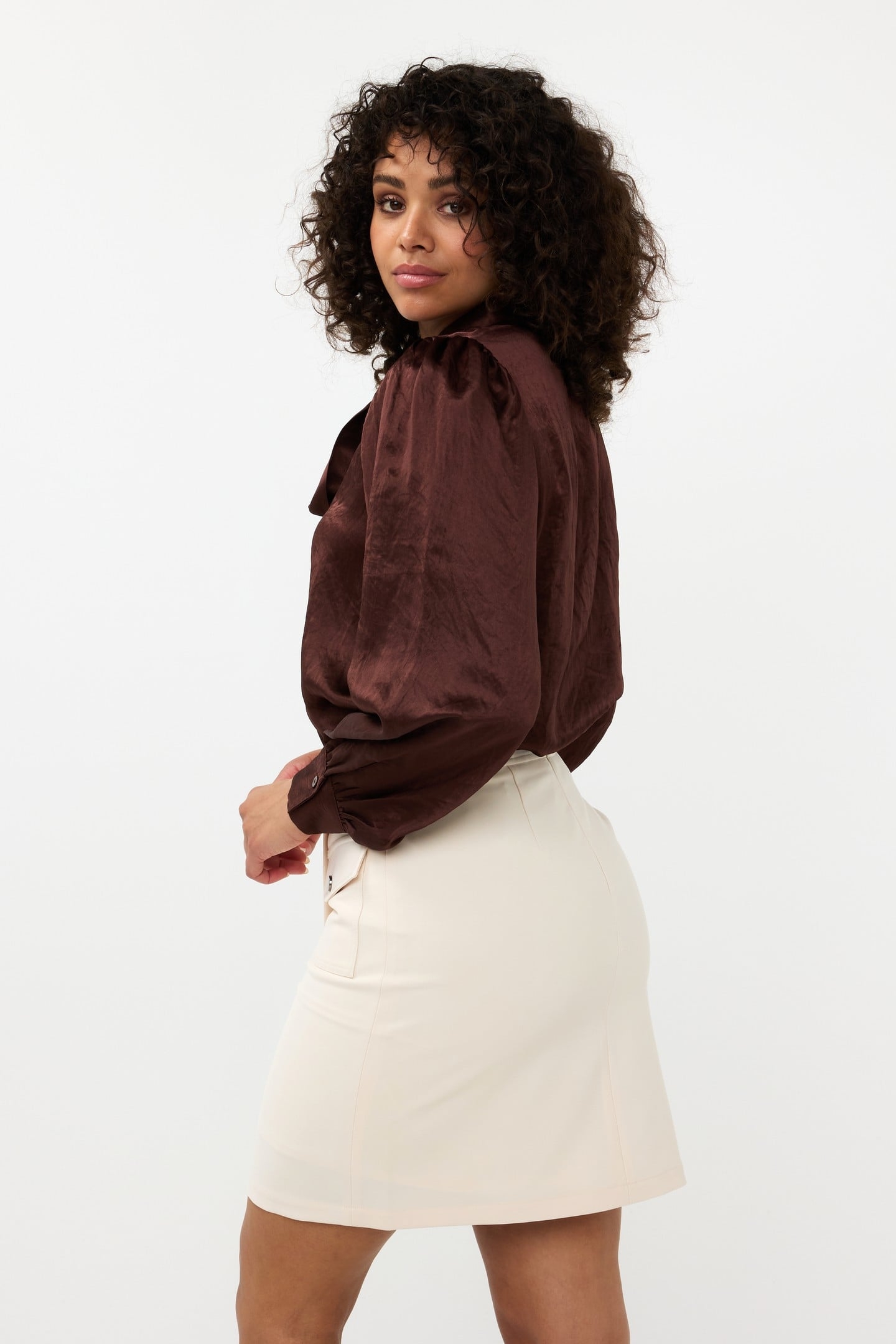 BLOUSE BOW CRUSHED SATIN CHOCOLATE 4