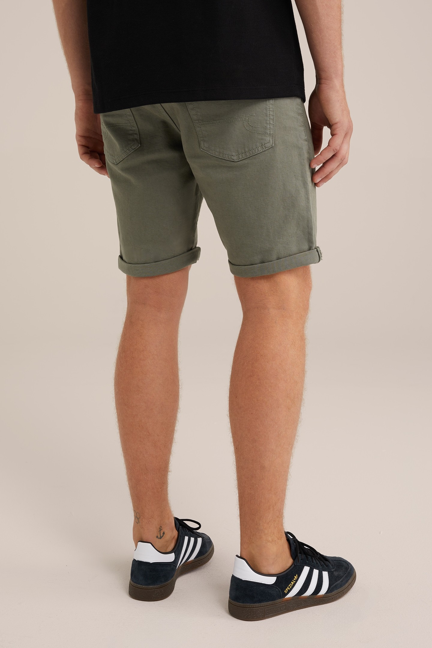 SHORT GREYISH GREEN 3