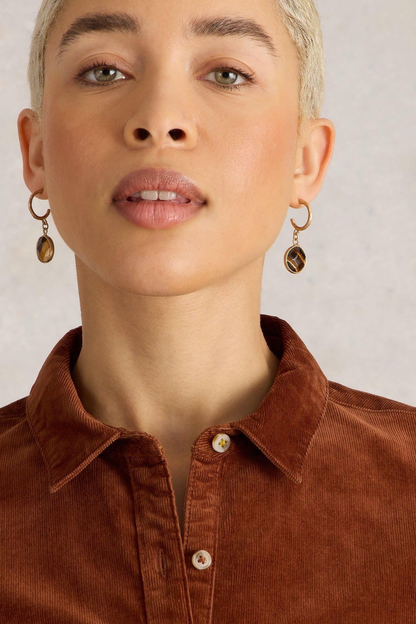 IRIS DROP STONE EARRING MID BROWN 3