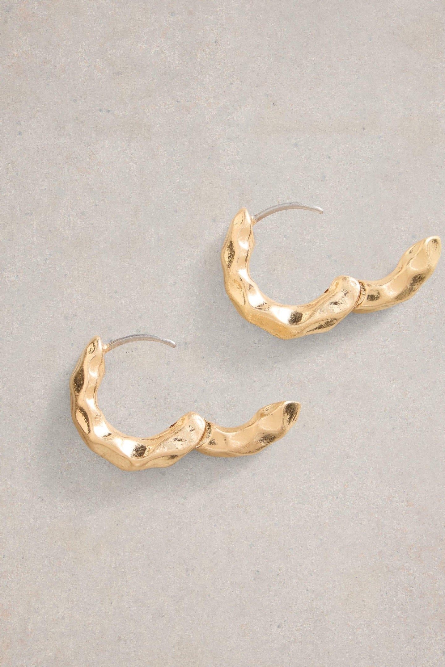 BERRIE HUGGIE EARRING GOLD TONE METALLIC 1