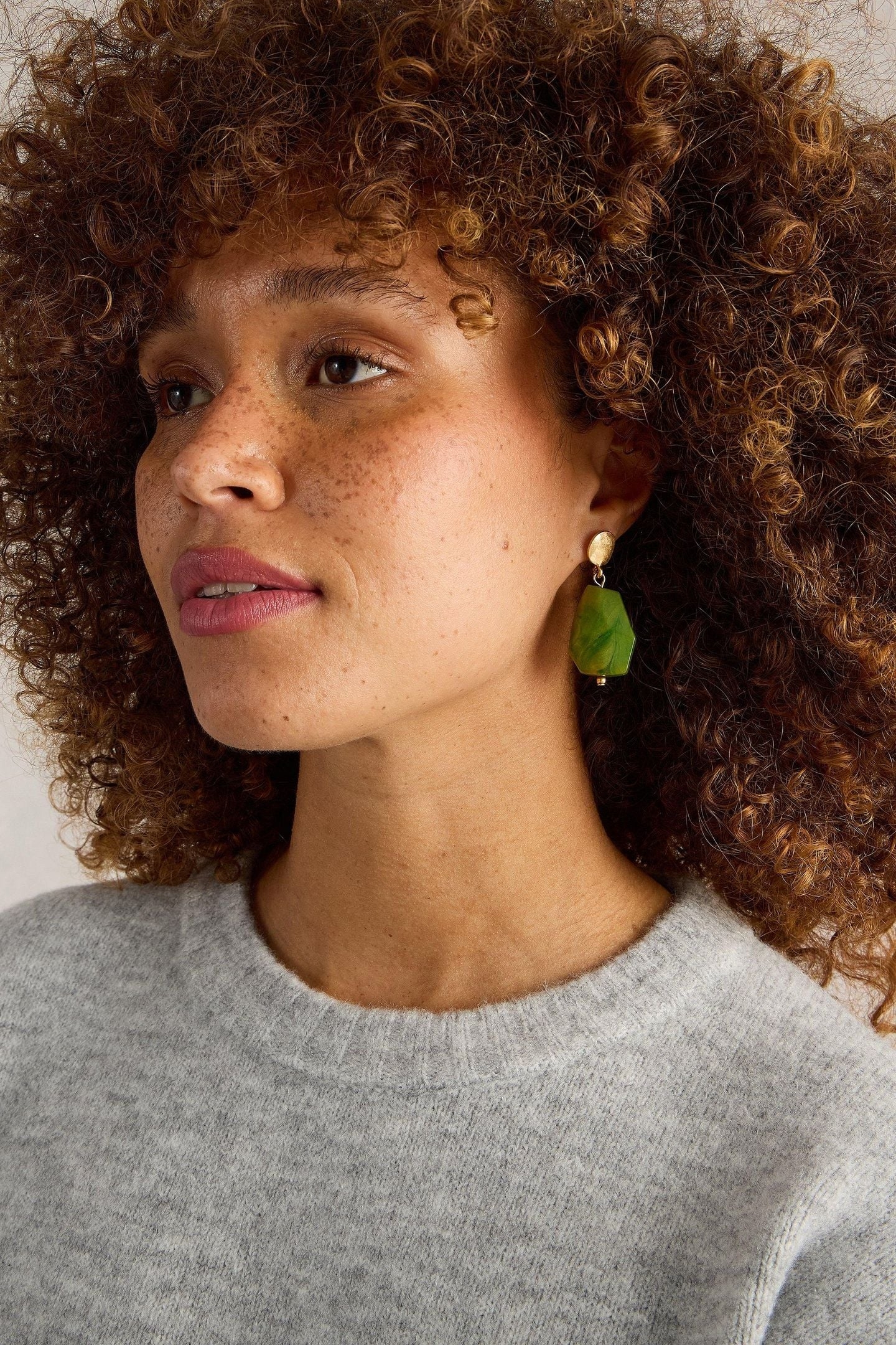 FERN DROP EARRING BRIGHT GREEN 3