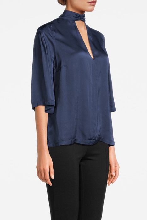 TOP THEA DEEP PETROL 3