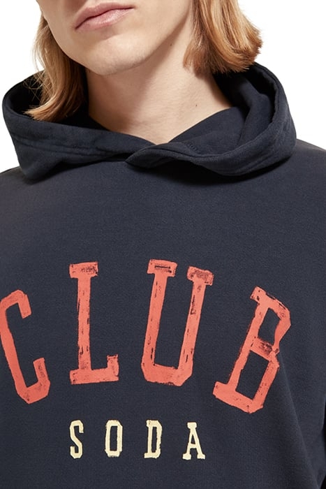 RELAXED FIT CLUB SODA APPLIQUE HOODIE IN ORGANIC COTTON NIGH 6