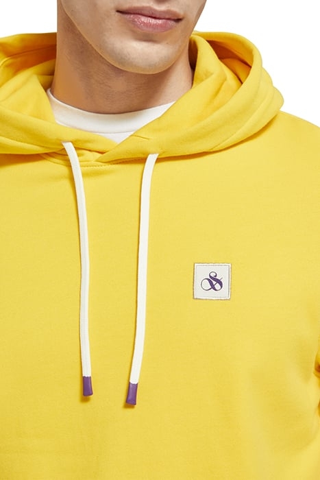 REGULAR FIT ESSENTIAL BADGE HOODIE IN ORGANIC COTTON SPOTLIG 6